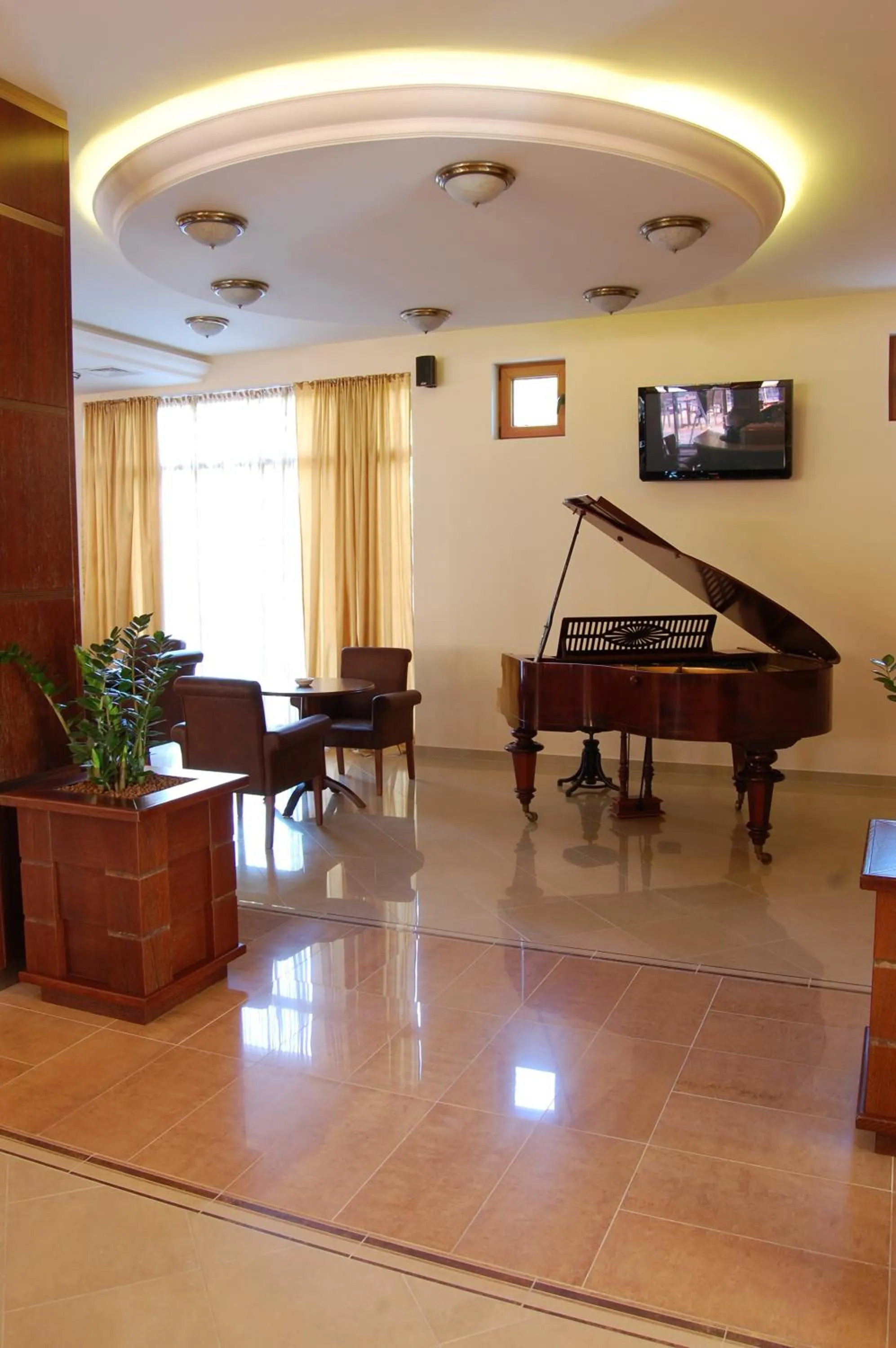 Restaurant/places to eat in Hill Hotel Wellness & Spa