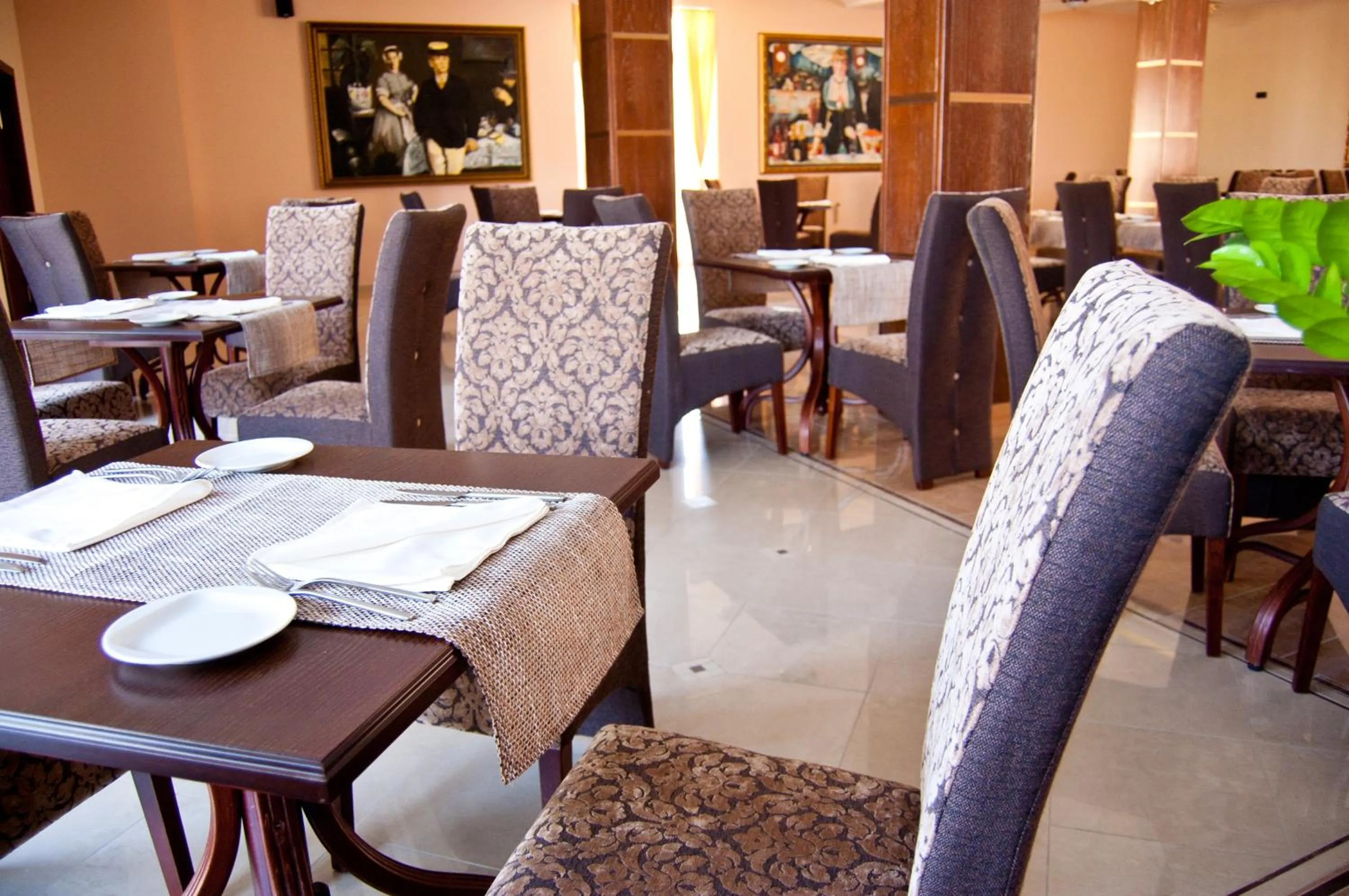 Restaurant/places to eat in Hill Hotel Wellness & Spa