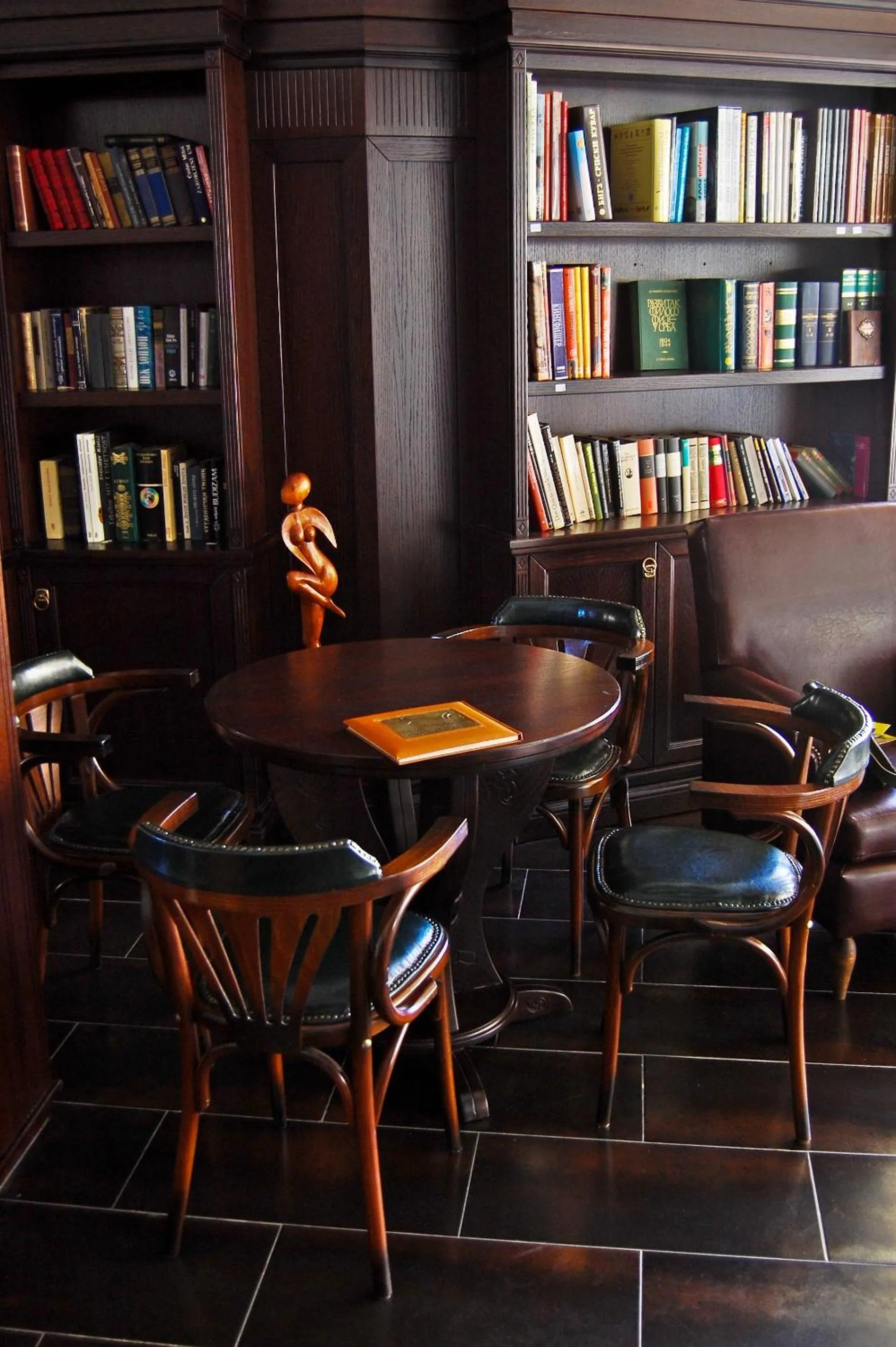 Library in Hill Hotel Wellness & Spa