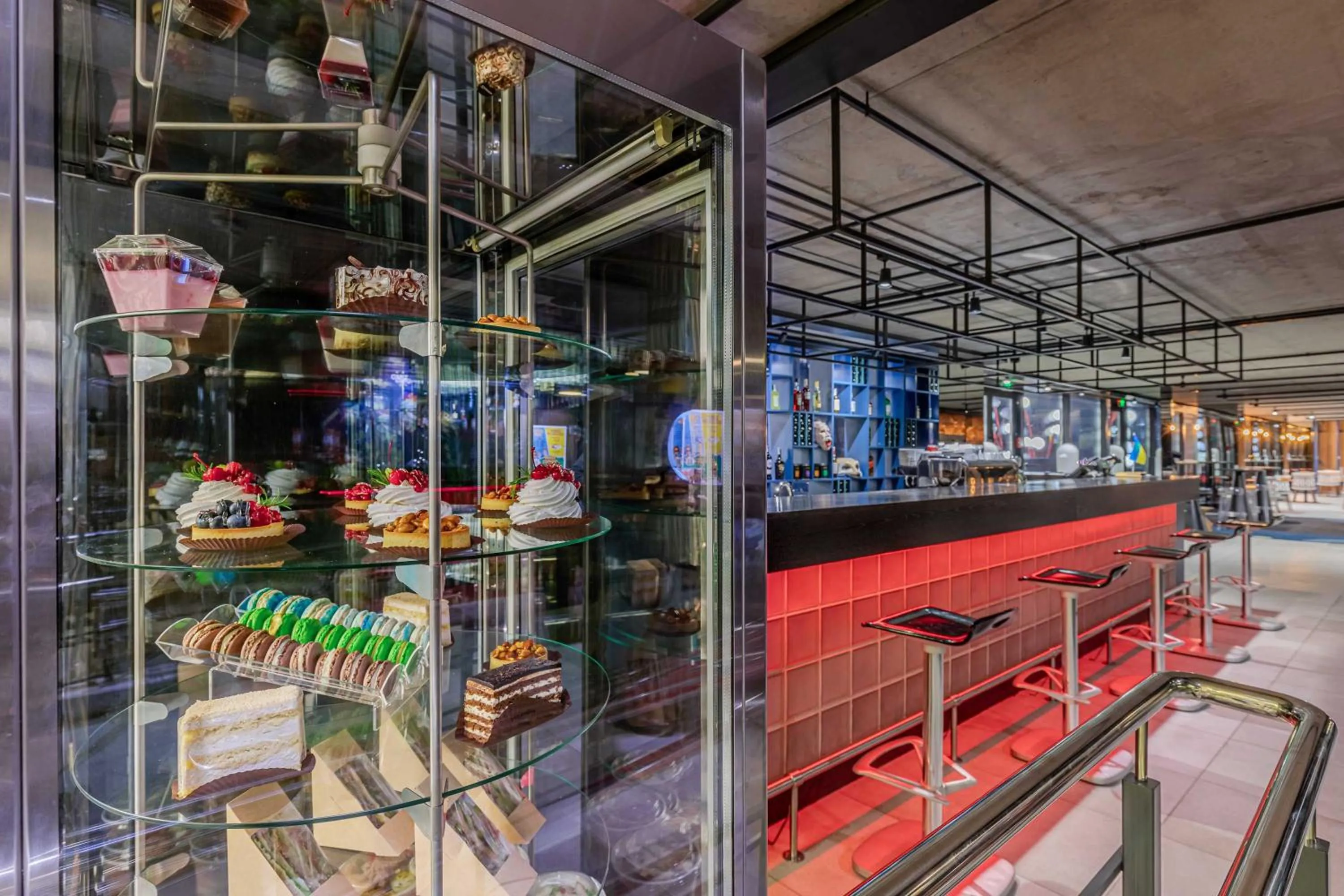 Restaurant/places to eat in IQ Hotel