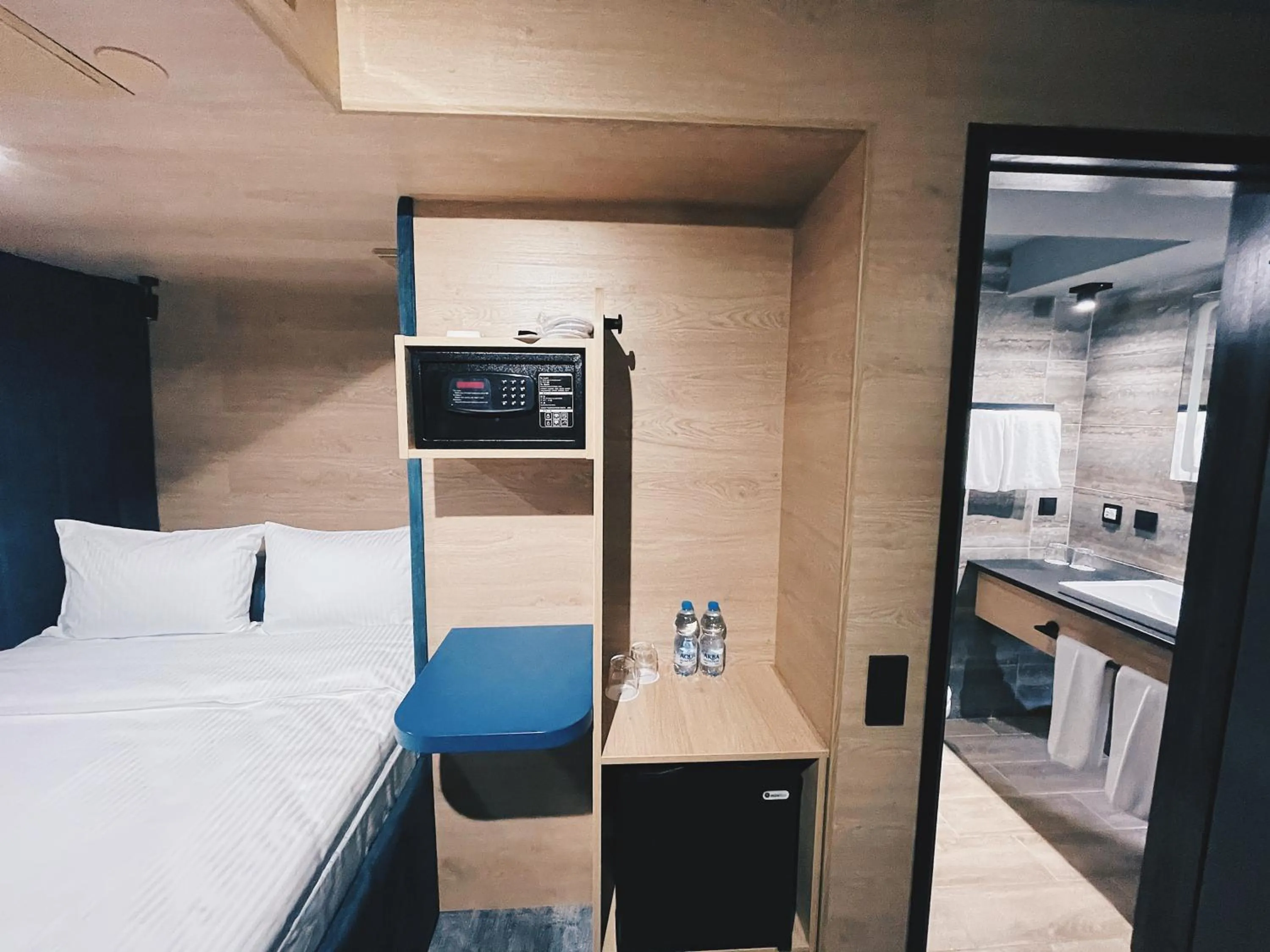 Bedroom, Bed in IQ Hotel