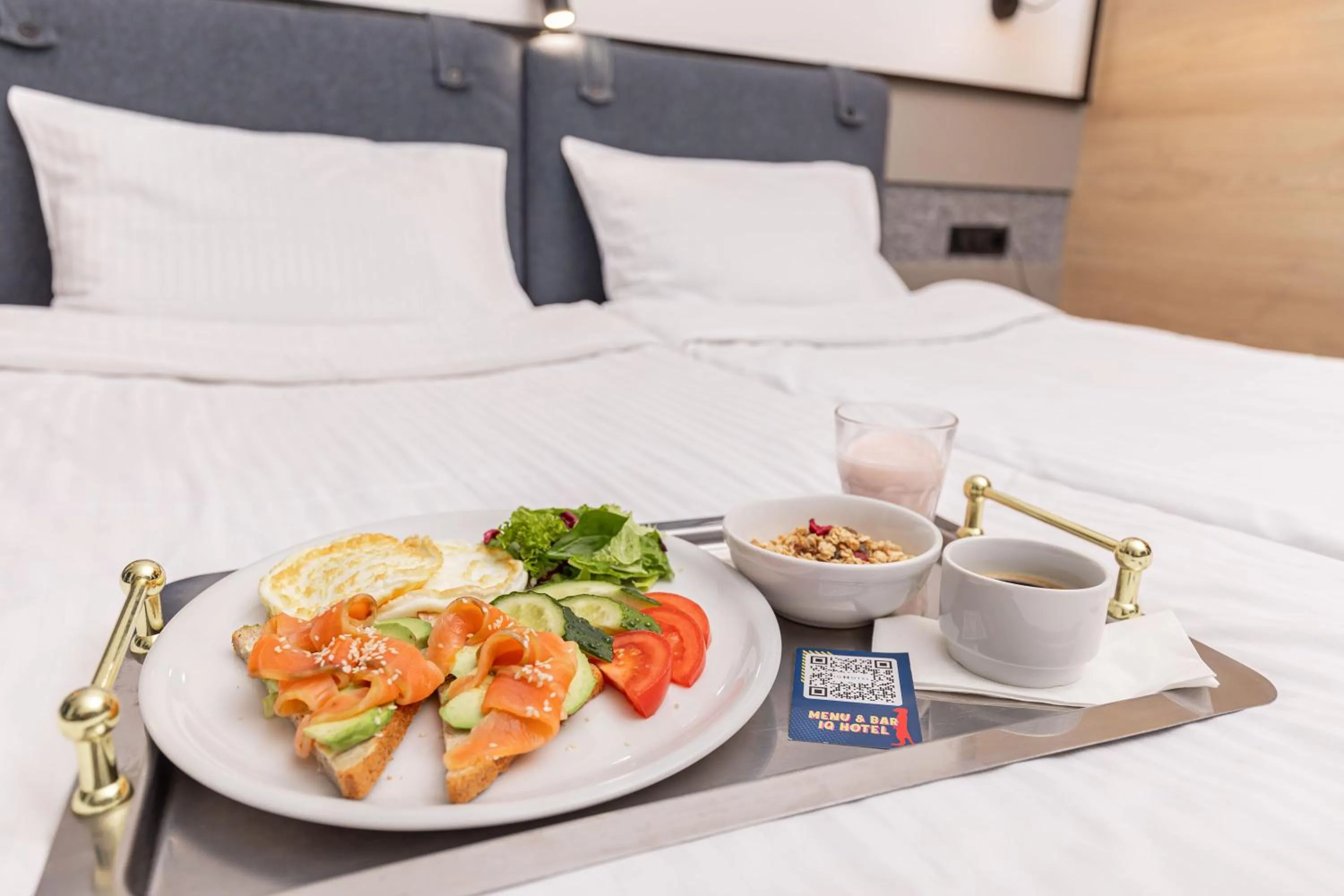 Breakfast, Bed in IQ Hotel