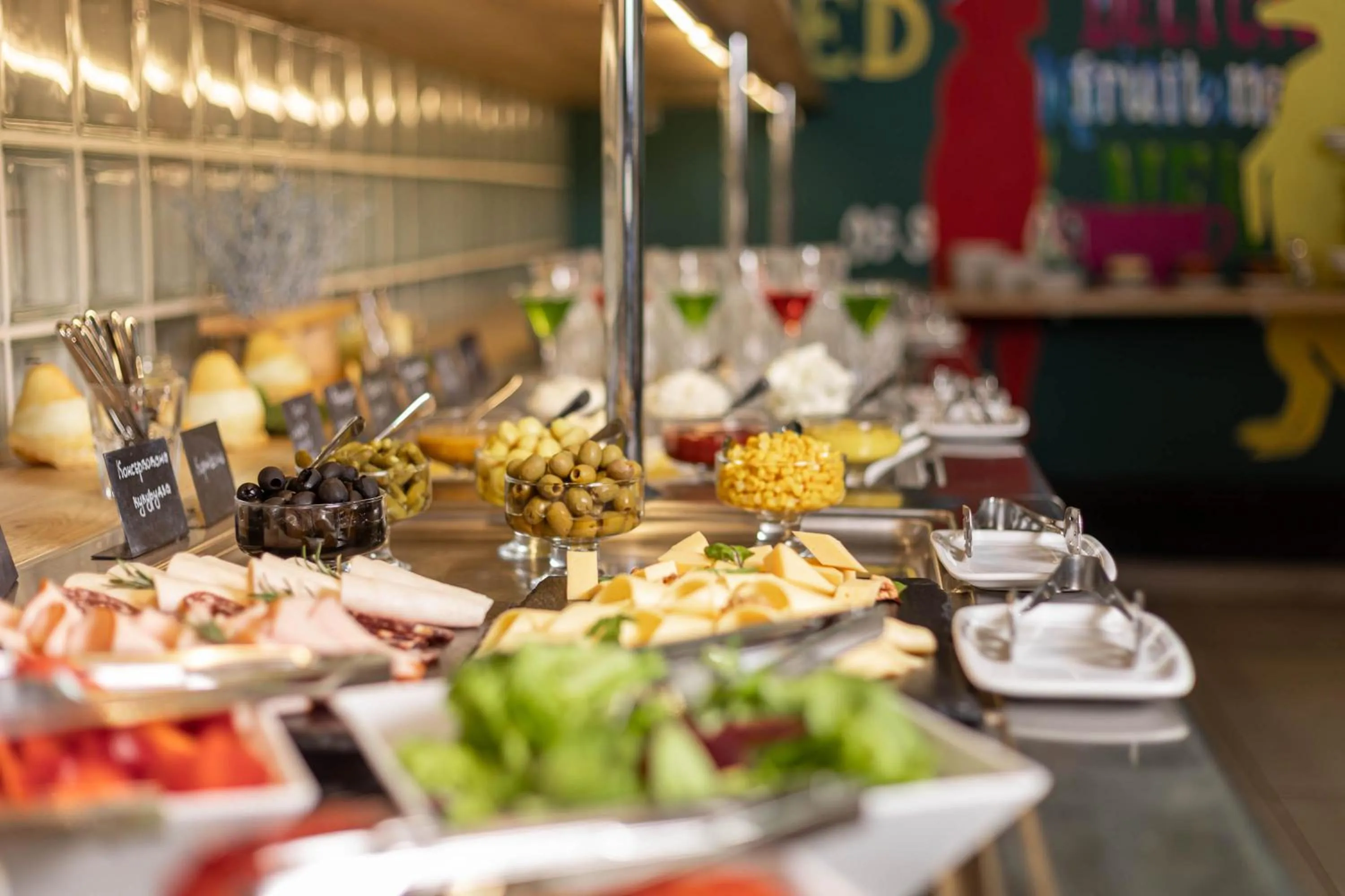 Restaurant/places to eat in IQ Hotel