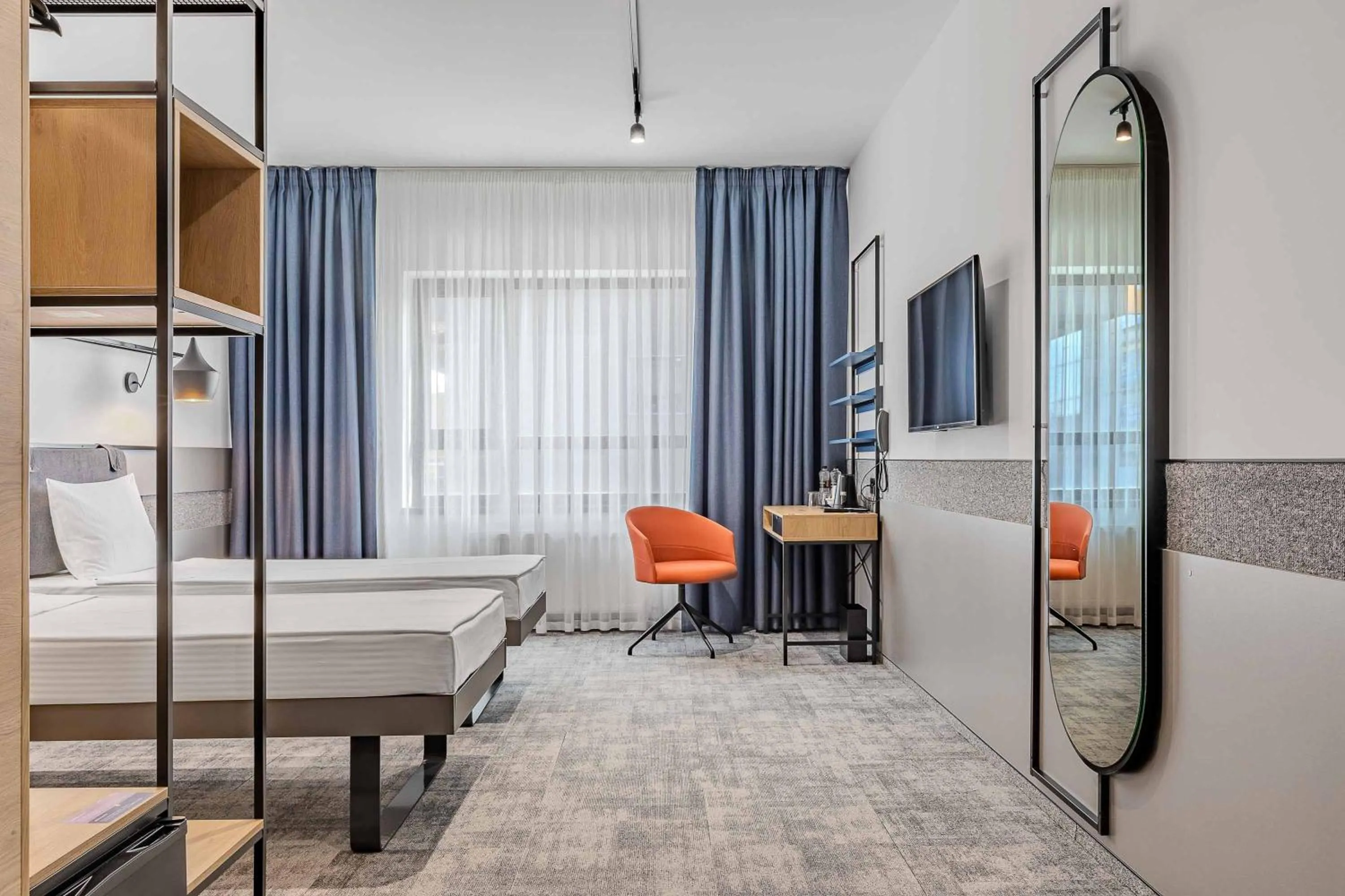 Living room, Bed in IQ Hotel