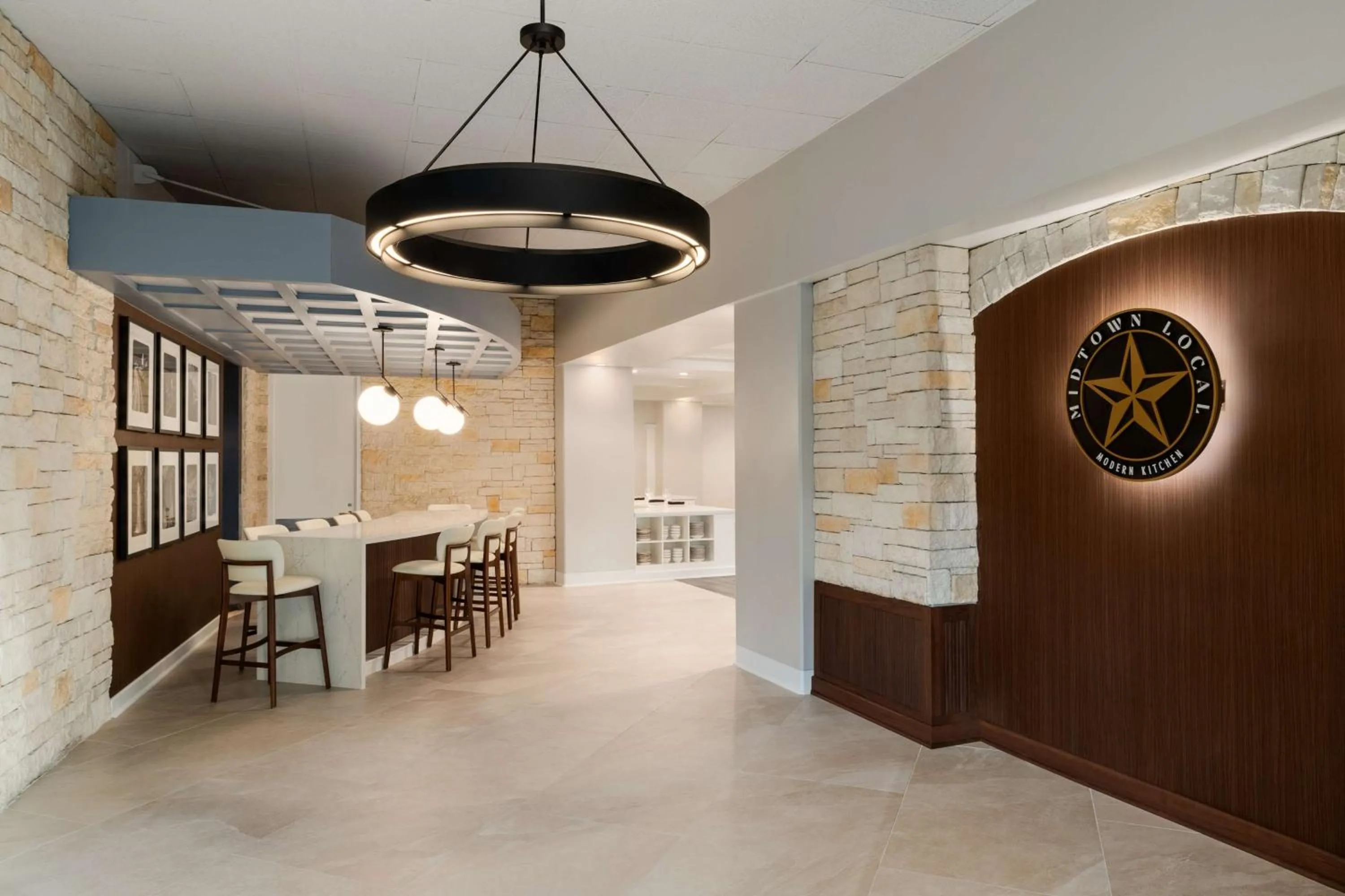 Lounge or bar in Hilton Dallas Lincoln Centre by the Galleria