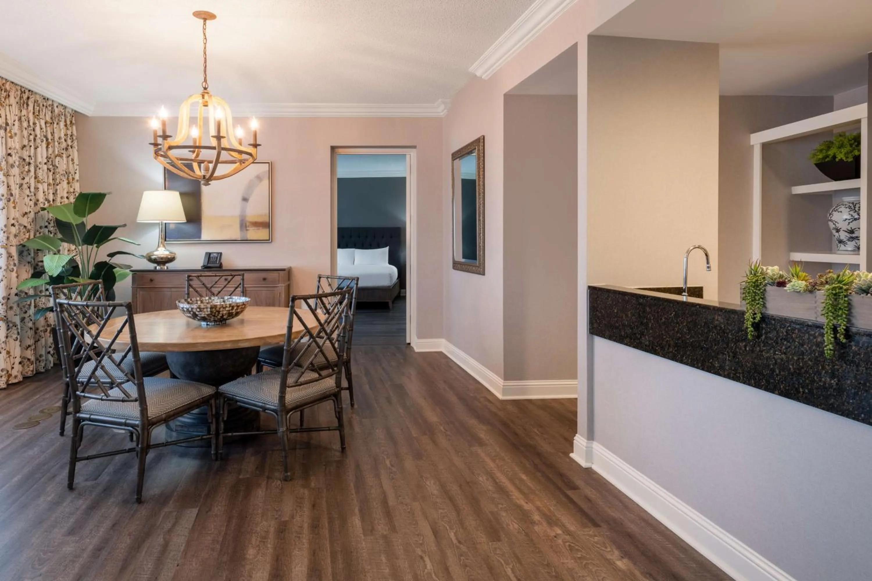 Kitchen or kitchenette in Hilton Dallas Lincoln Centre by the Galleria