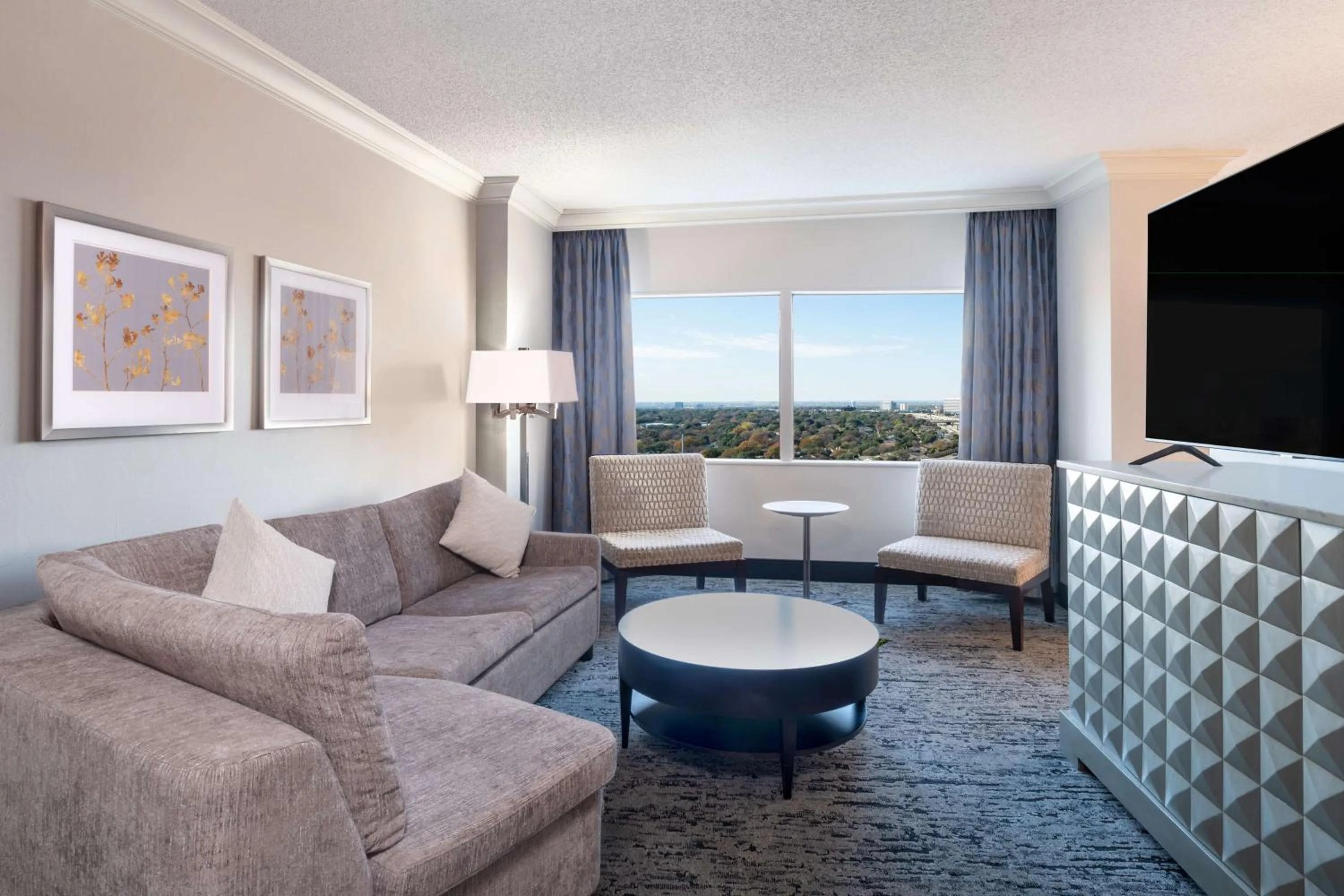 Living room in Hilton Dallas Lincoln Centre by the Galleria