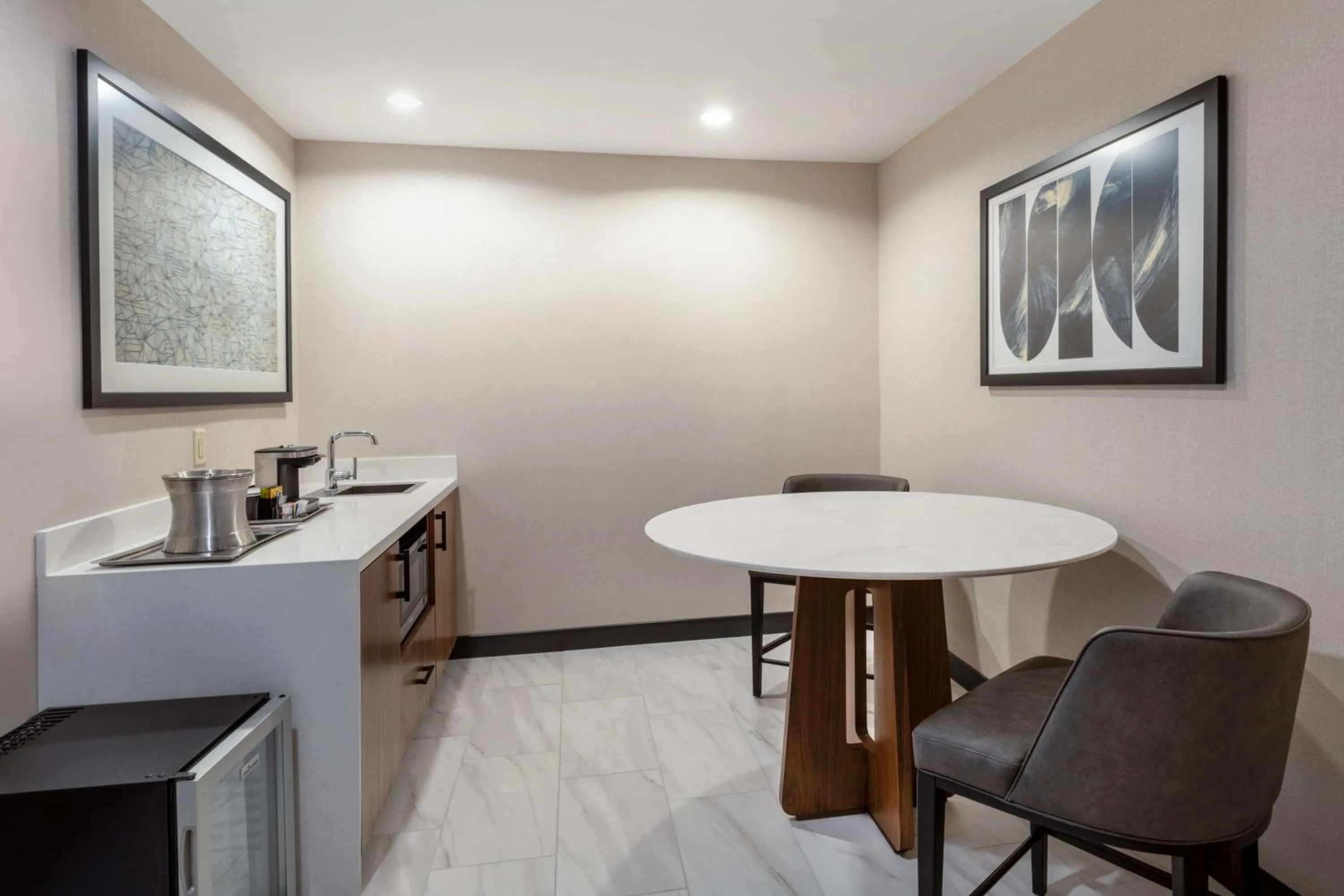 Photo of the whole room in Hilton Dallas Lincoln Centre by the Galleria