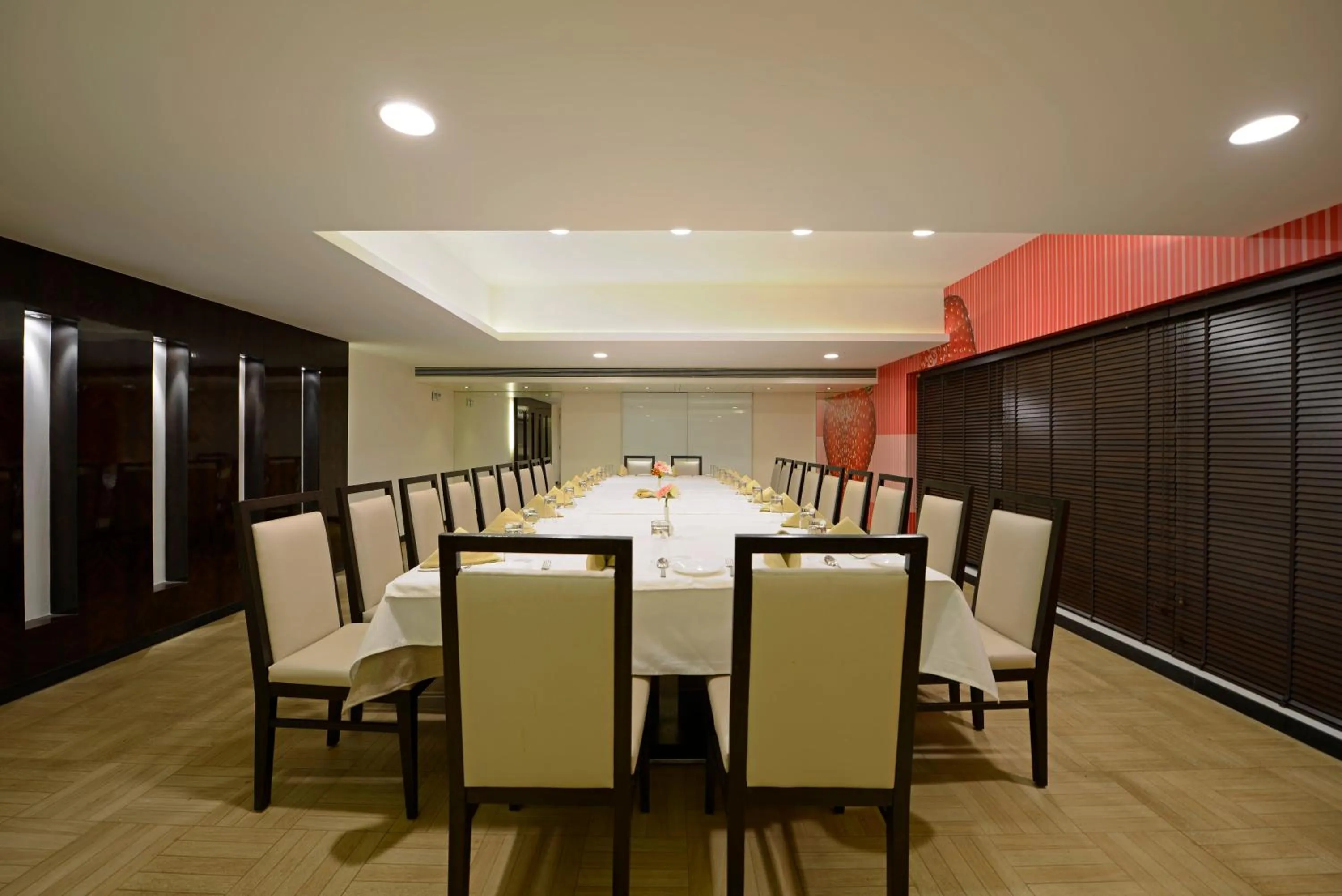 Business facilities in GCC Hotel and Club