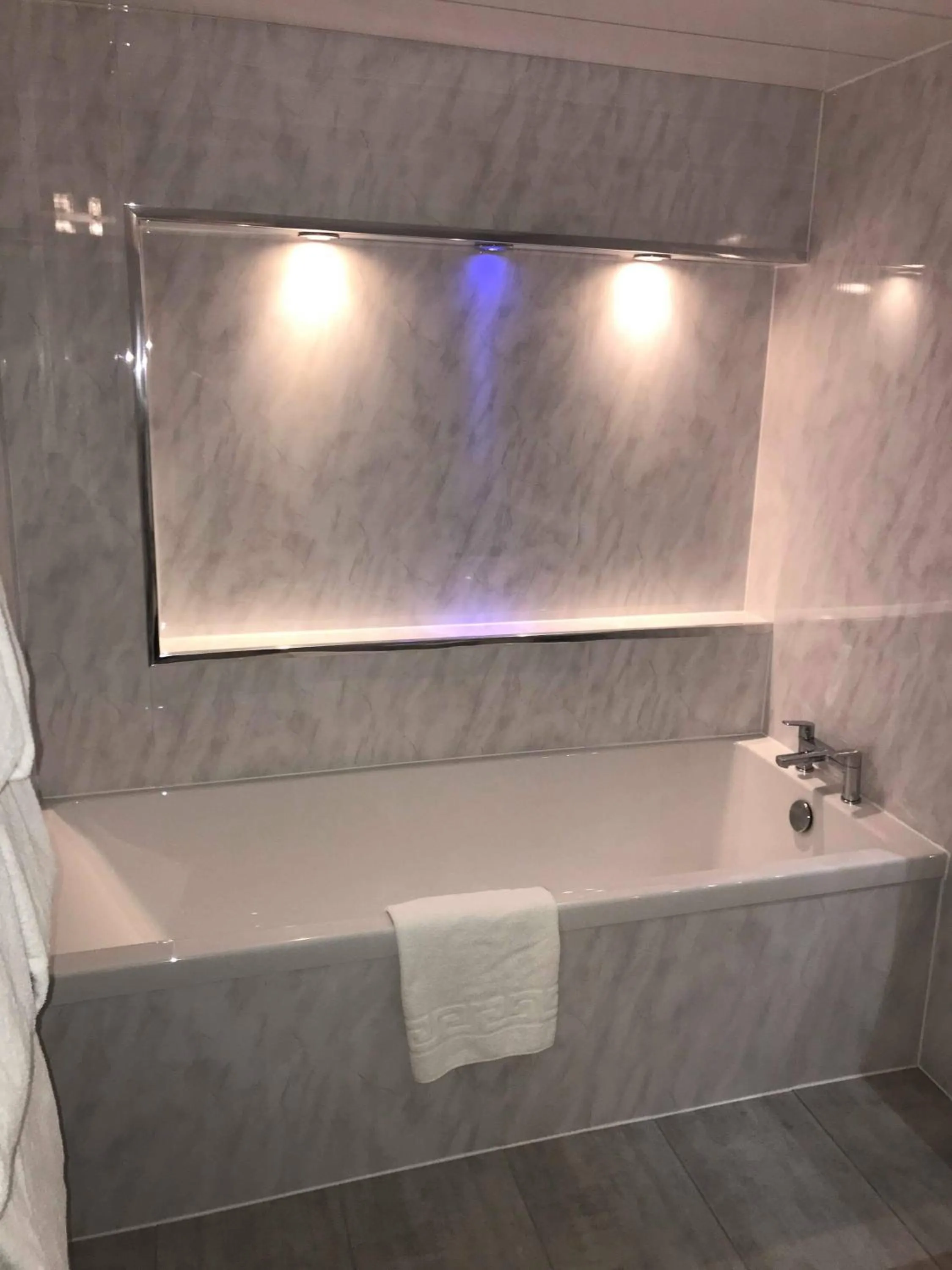 Bathroom in Richmond Park Hotel