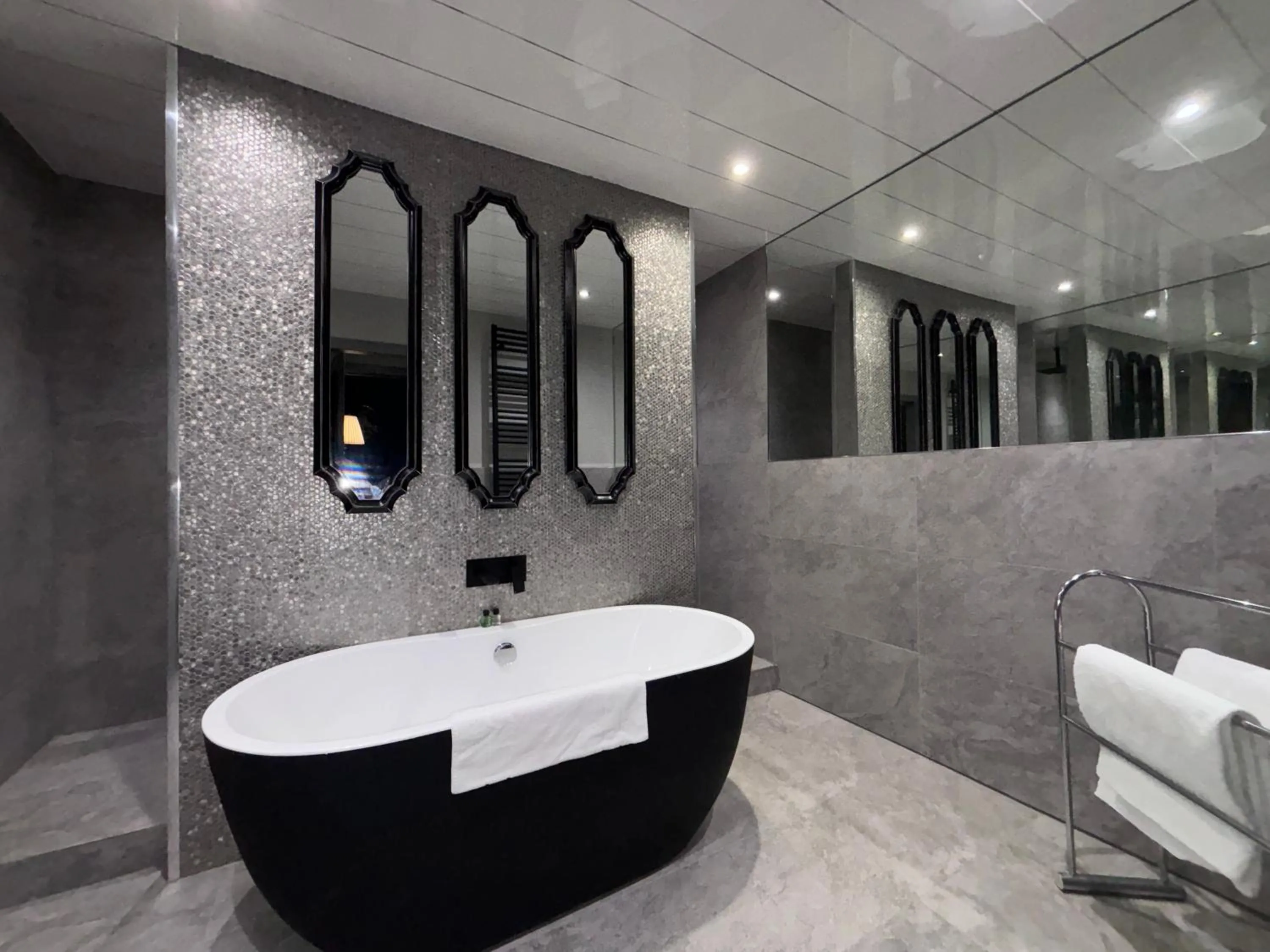 Bath in Richmond Park Hotel