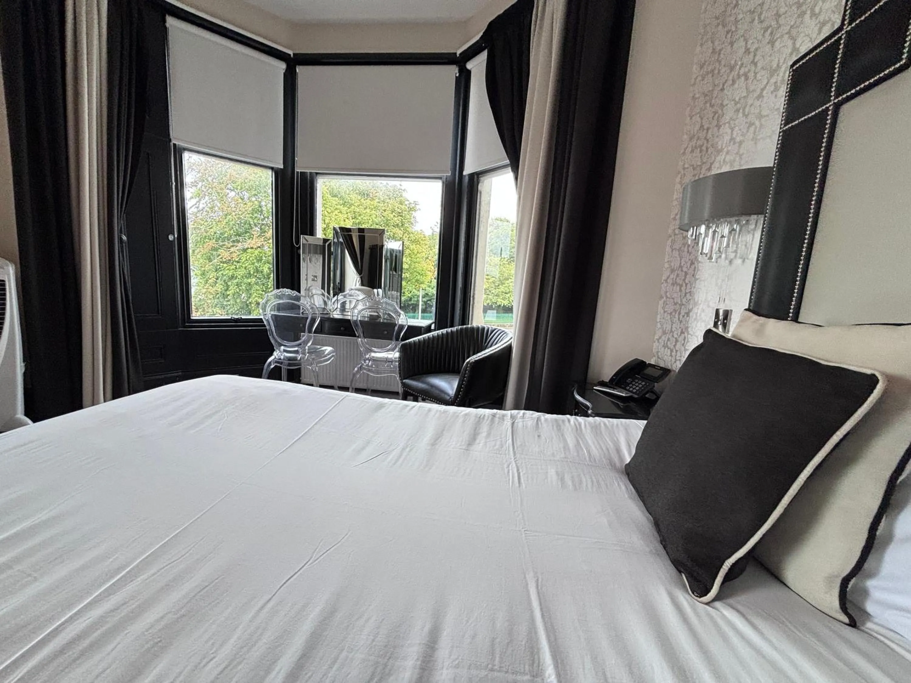 Bed in Richmond Park Hotel