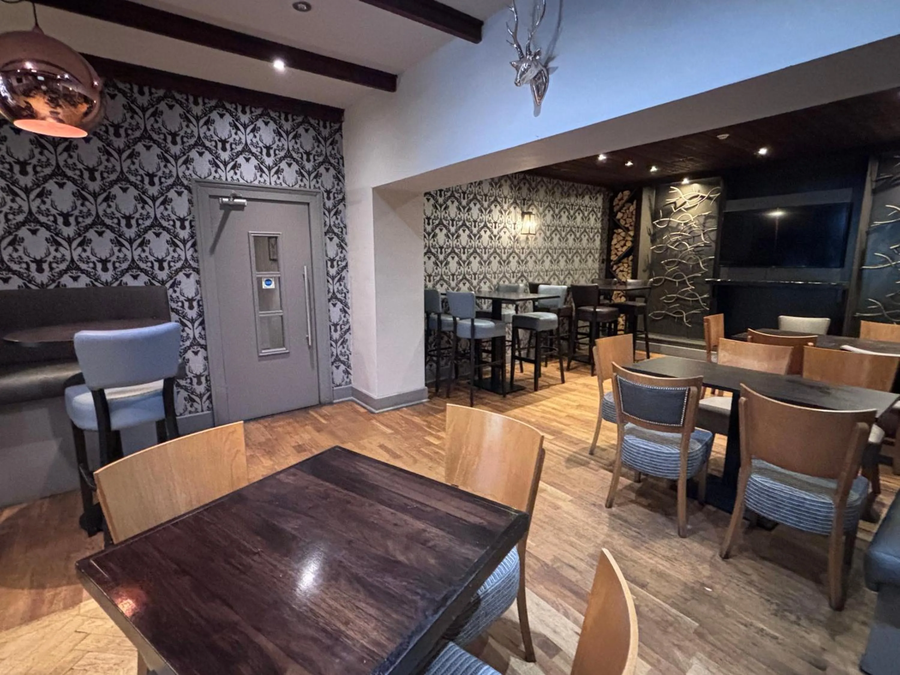 Restaurant/places to eat in Richmond Park Hotel