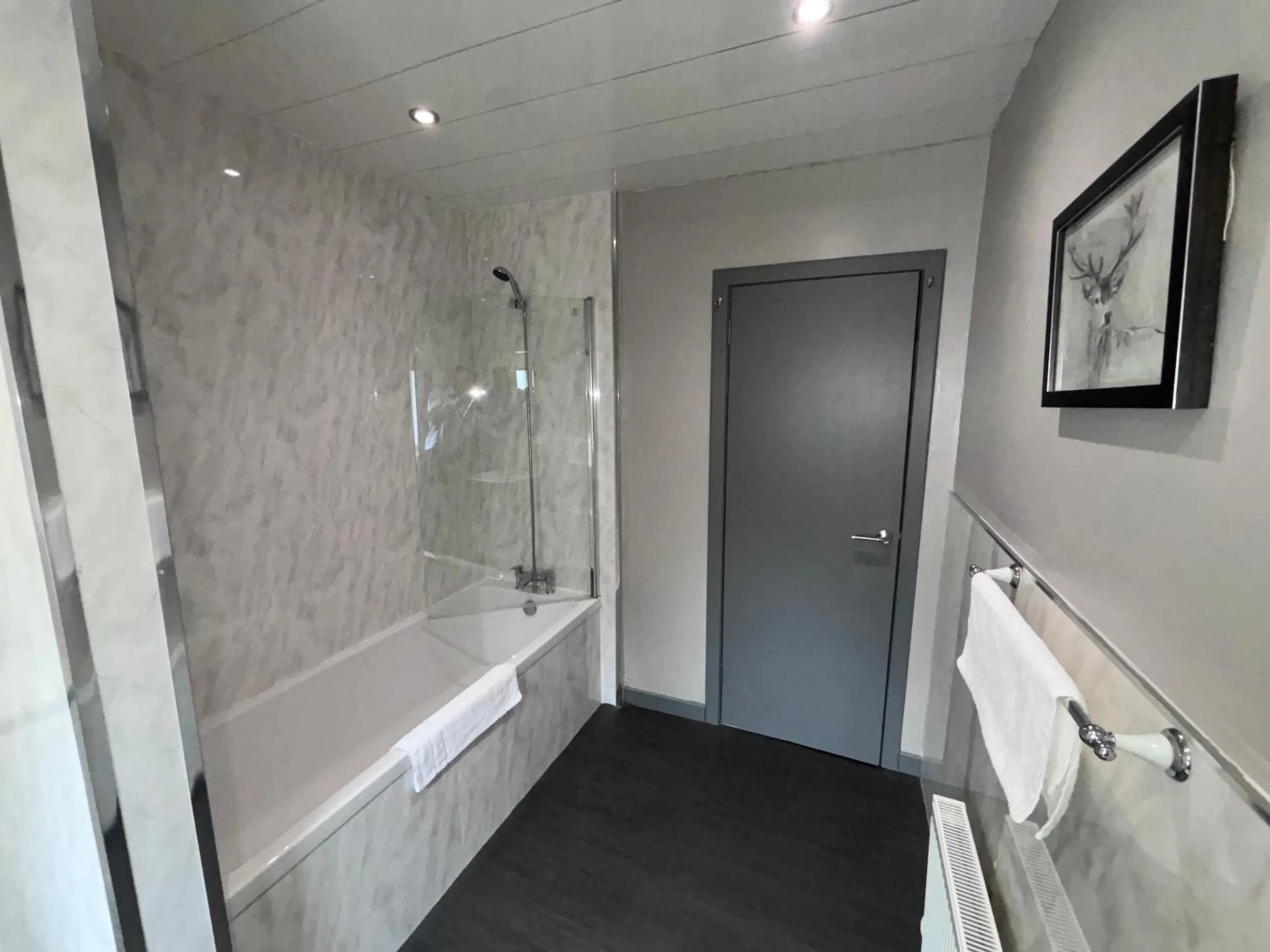 Bathroom in Richmond Park Hotel