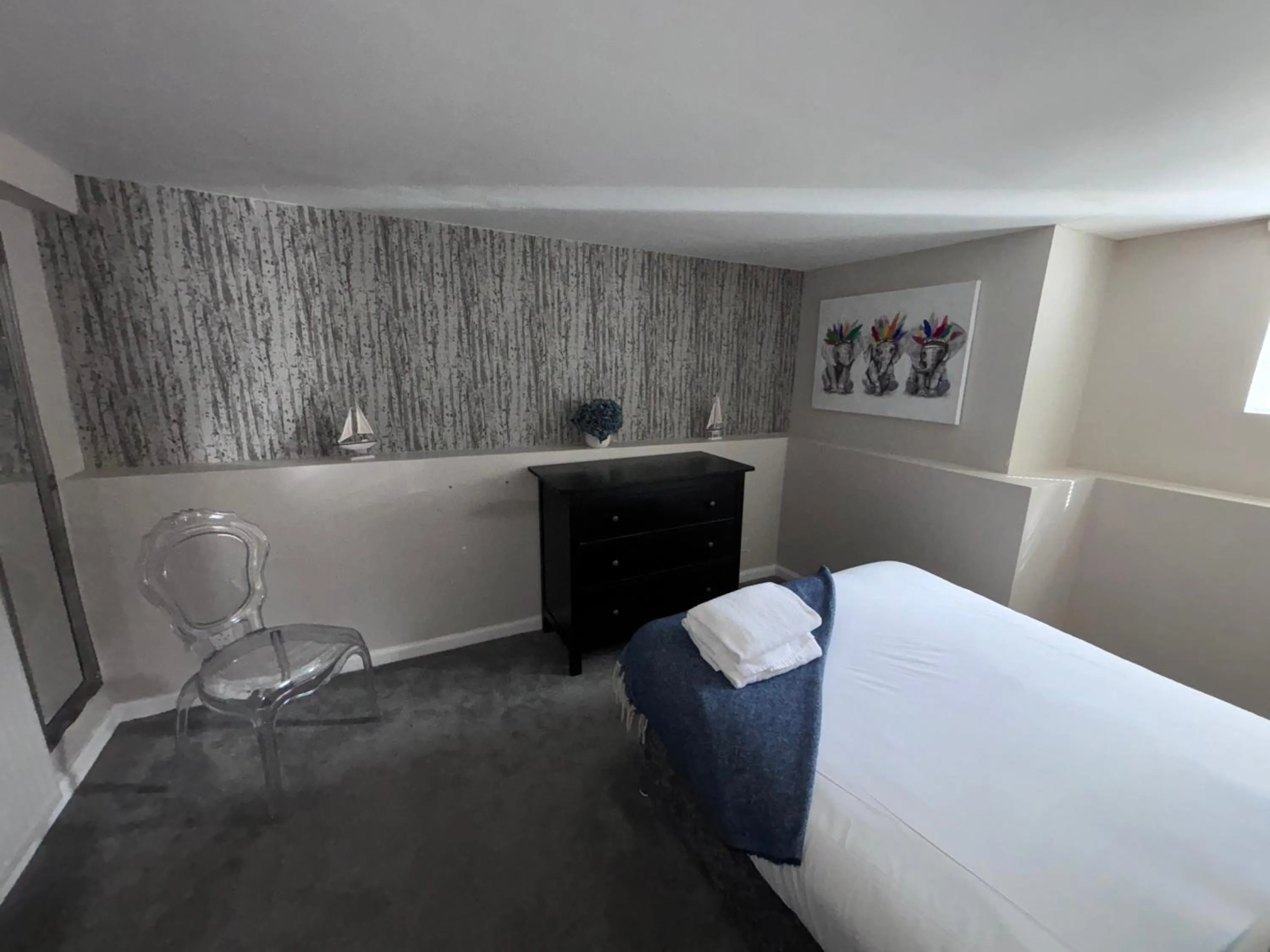 Bed in Richmond Park Hotel