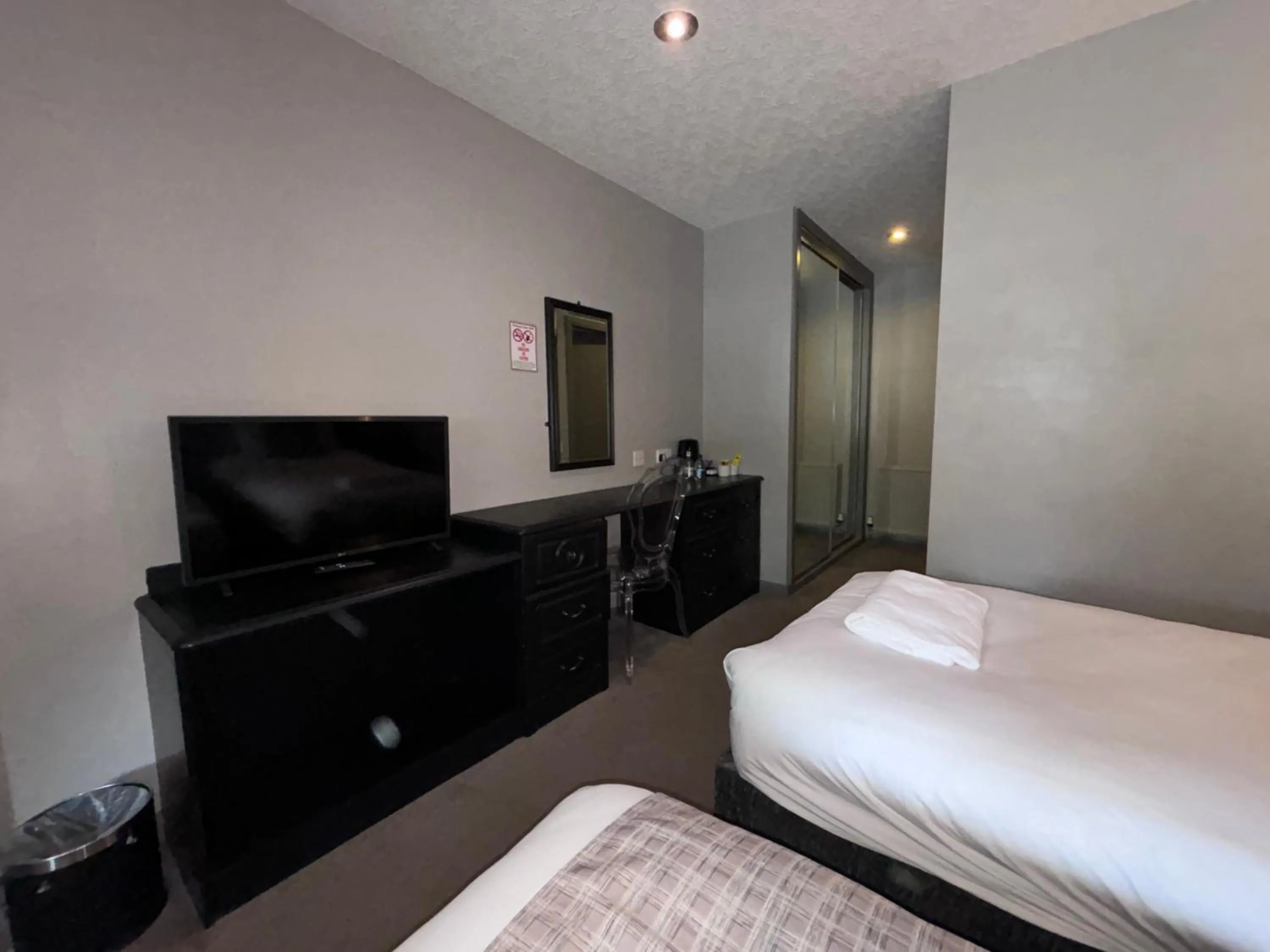 Bedroom, Bed in Richmond Park Hotel