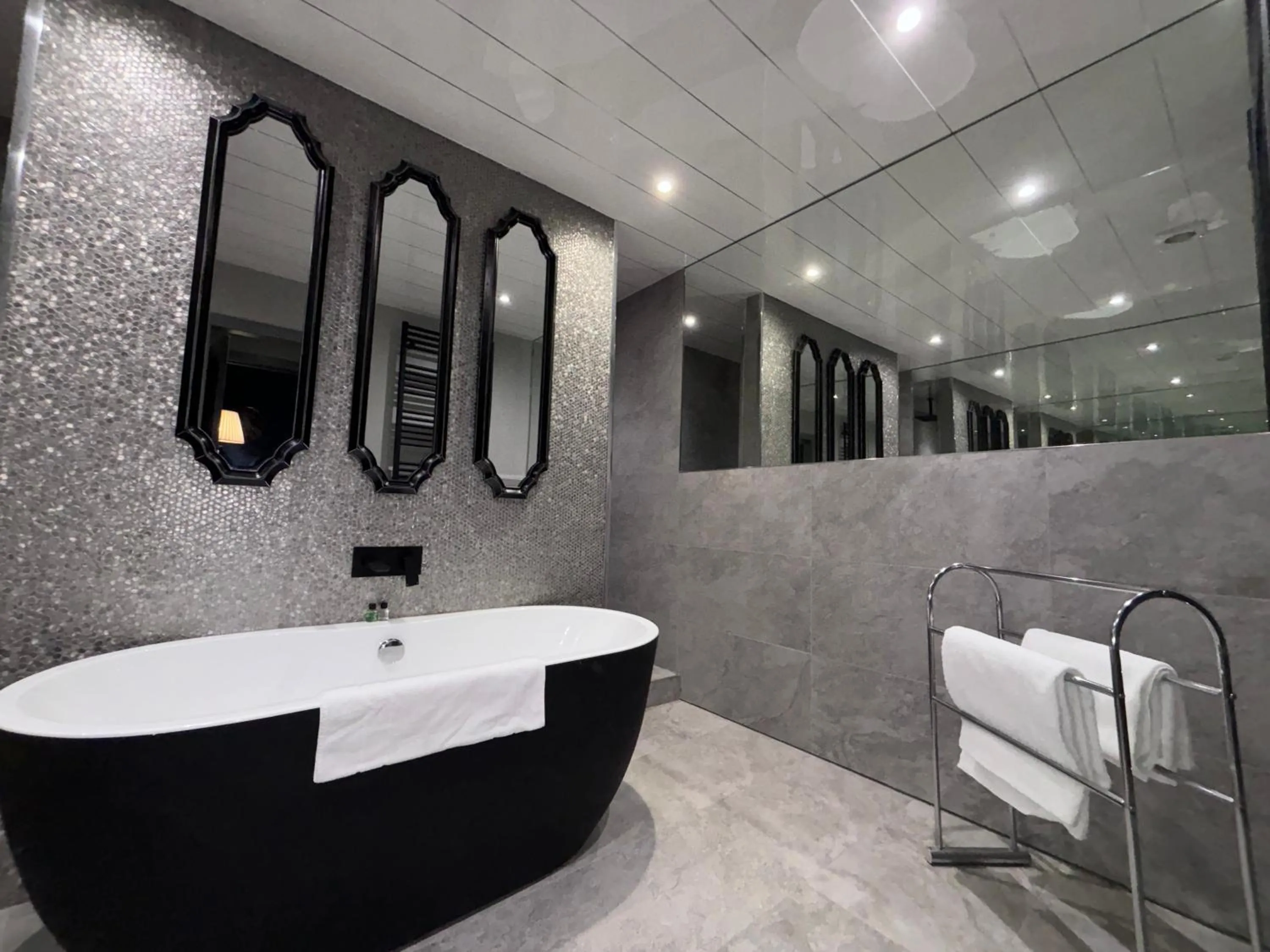 Bath in Richmond Park Hotel