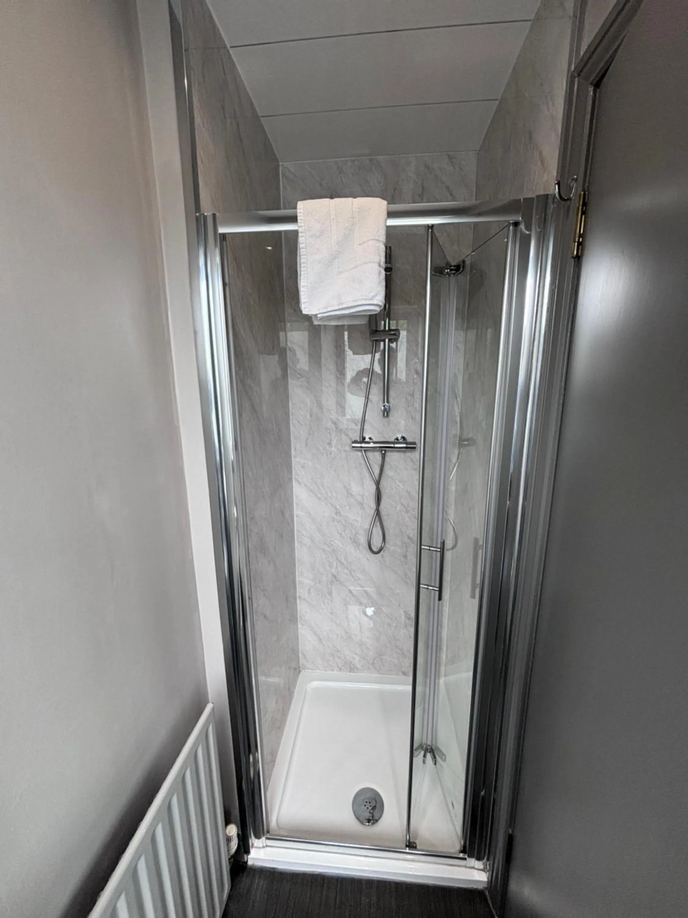 Bathroom in Richmond Park Hotel