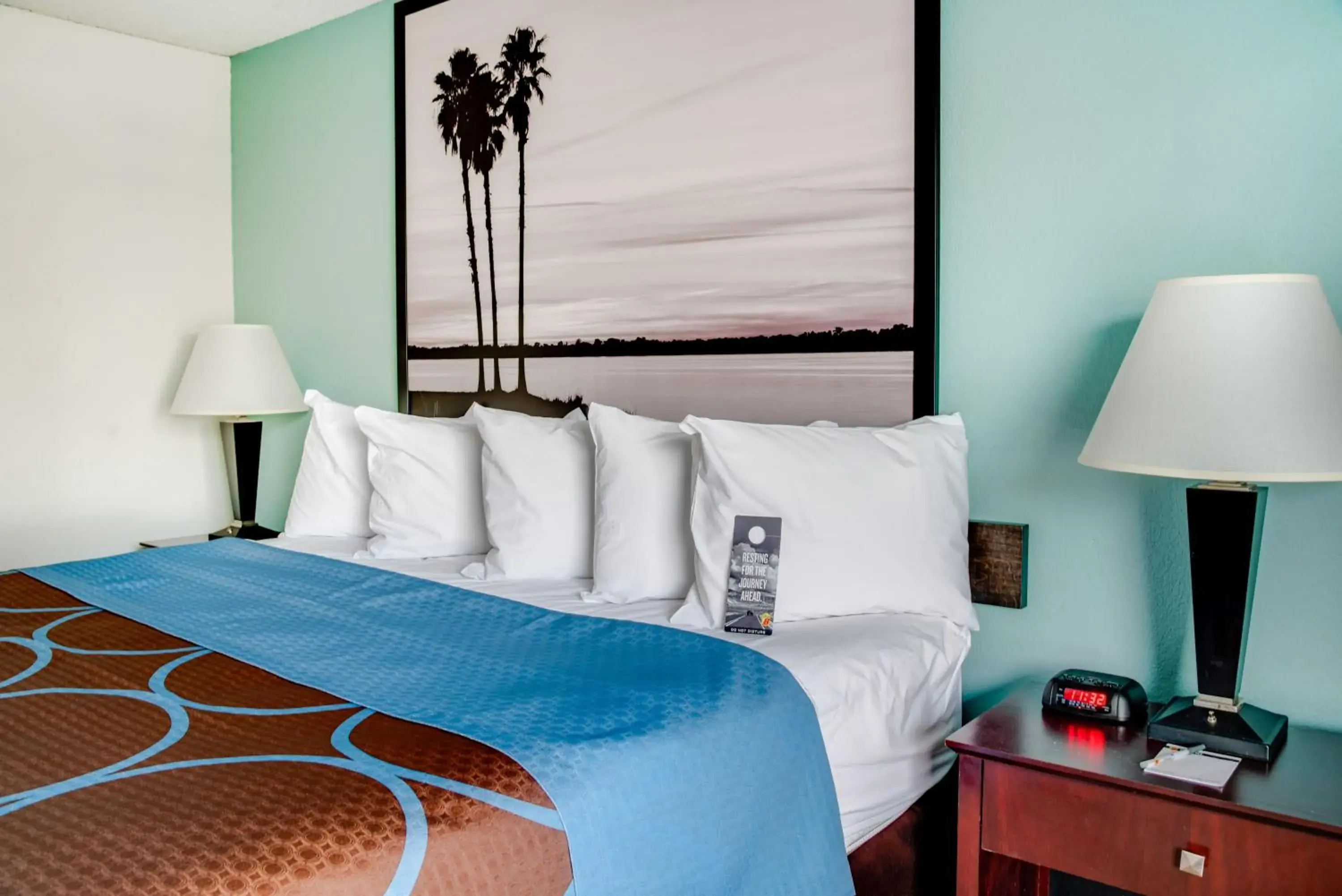 1 King Bed, Deluxe Mobility Accessible, Bathtub w/ Grab Bars, Non-Smoking in Super 8 by Wyndham St. Petersburg 1 King Bed, Deluxe Mobility Accessible, Bathtub w/ Grab Bars, Non-Smoking in Super 8 by Wyndham St. Petersburg