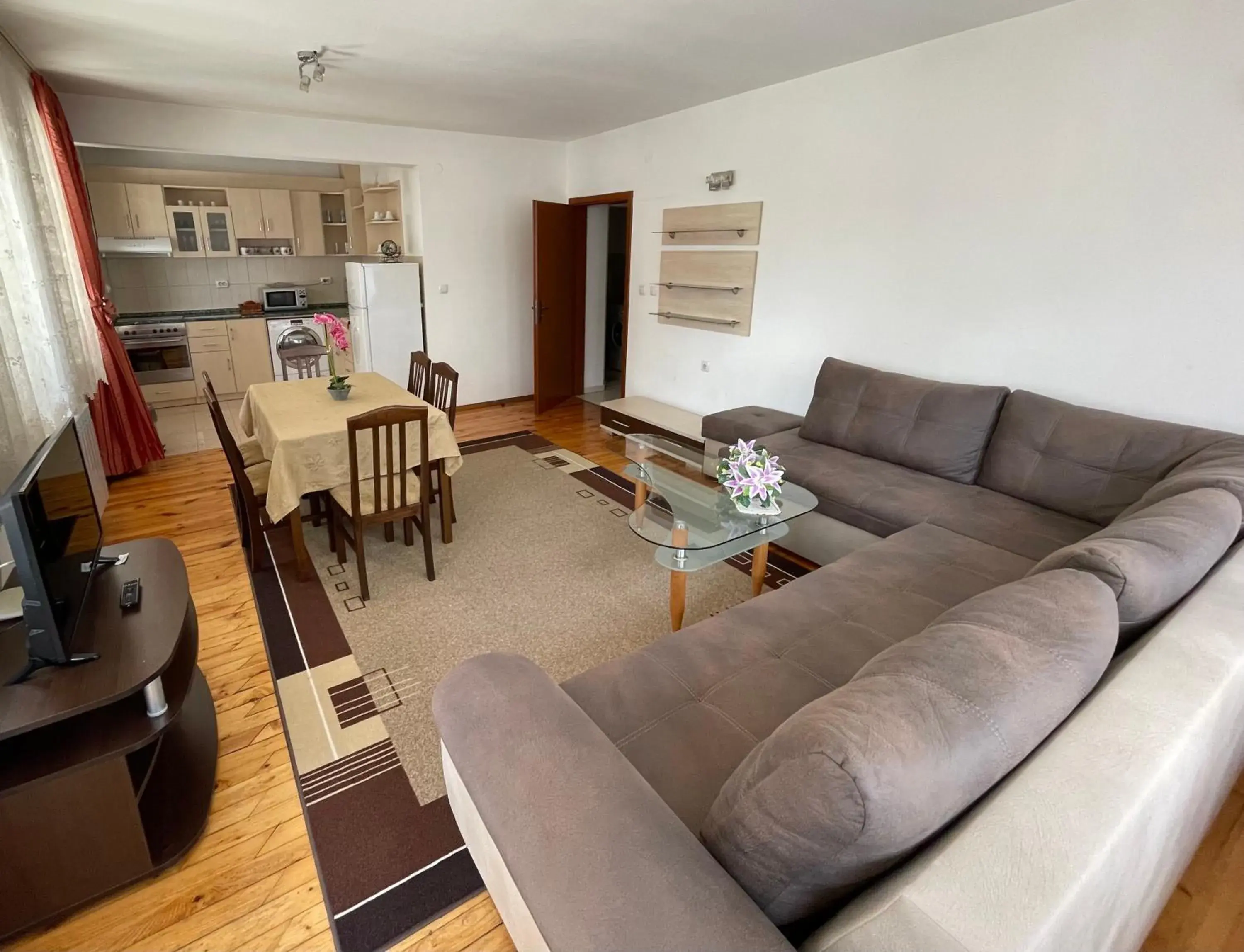 One-Bedroom Apartment with Balcony in Family Hotel Biju One-Bedroom Apartment with Balcony in Family Hotel Biju