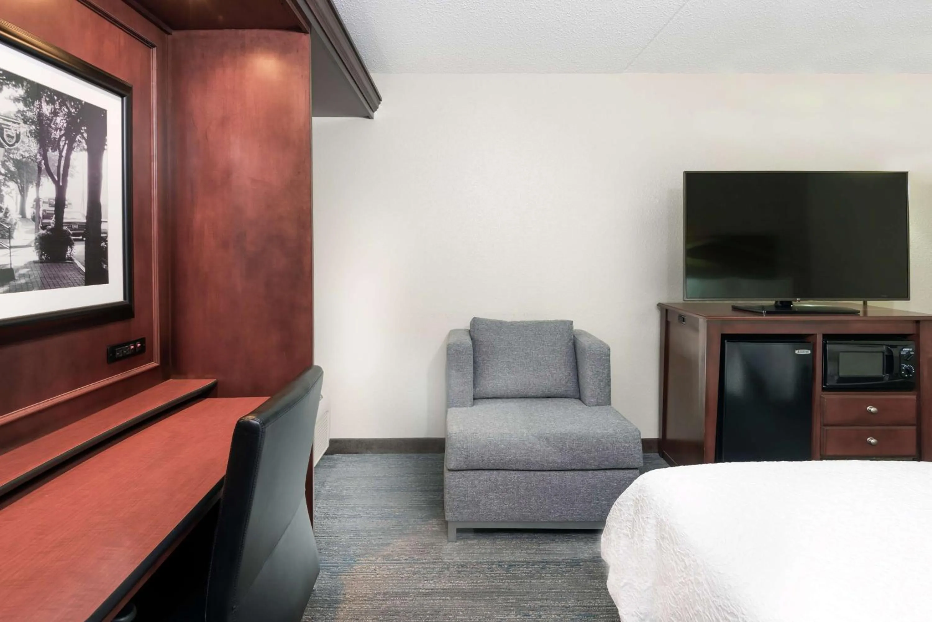 Bedroom, Bed in Hampton Inn by Hilton Indianapolis-South