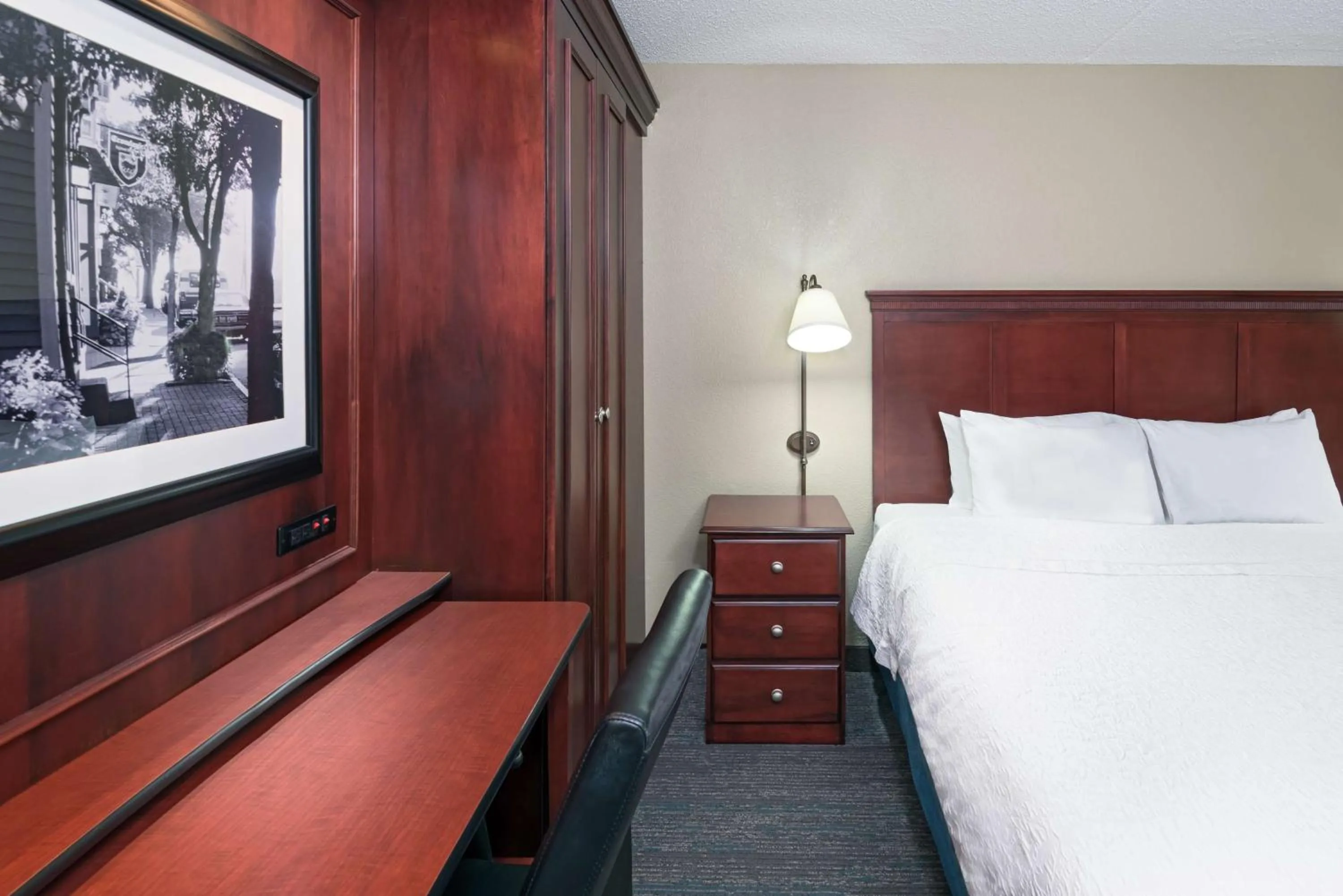 Bed in Hampton Inn by Hilton Indianapolis-South