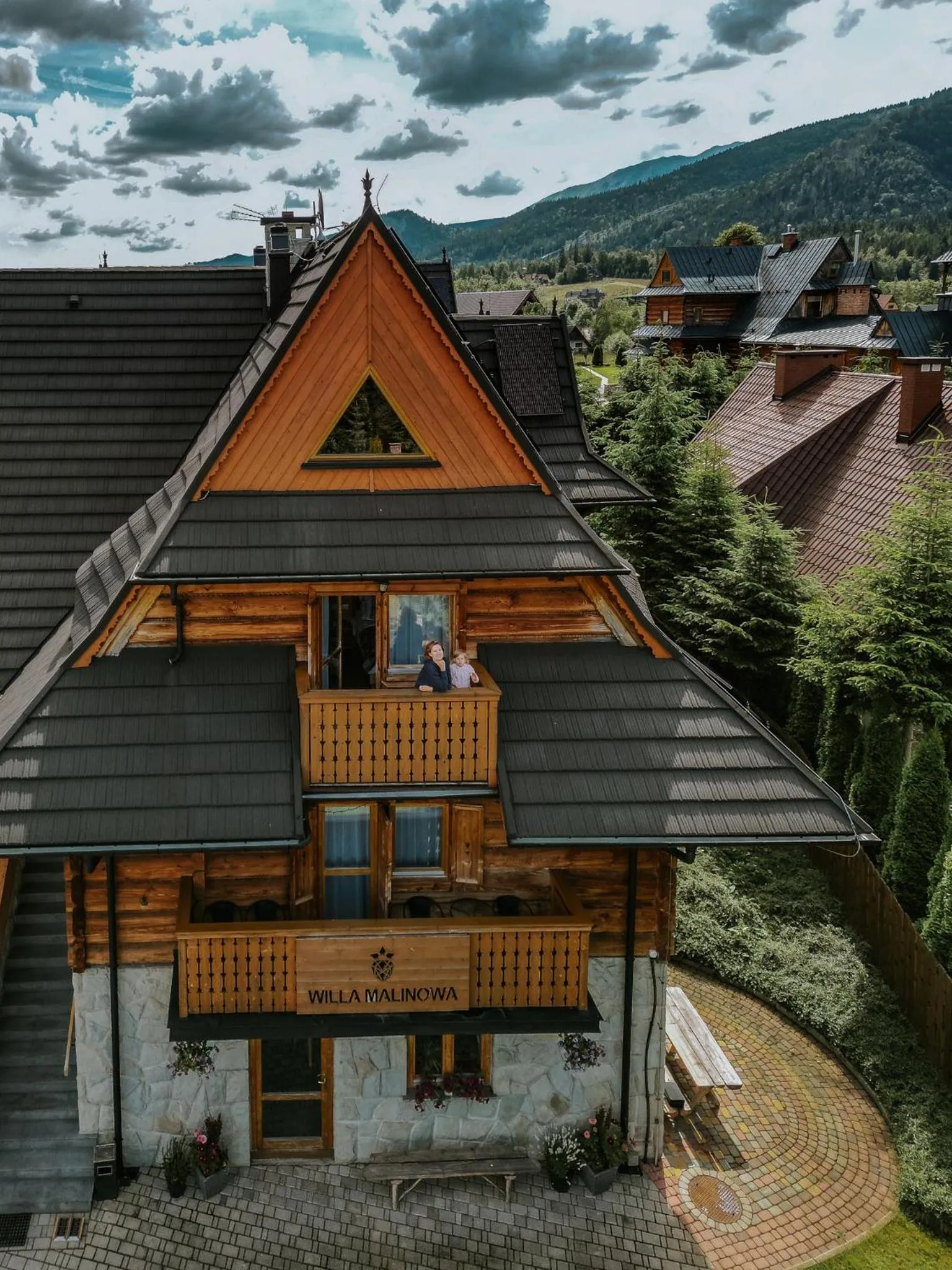 Property building in Willa Malinowa