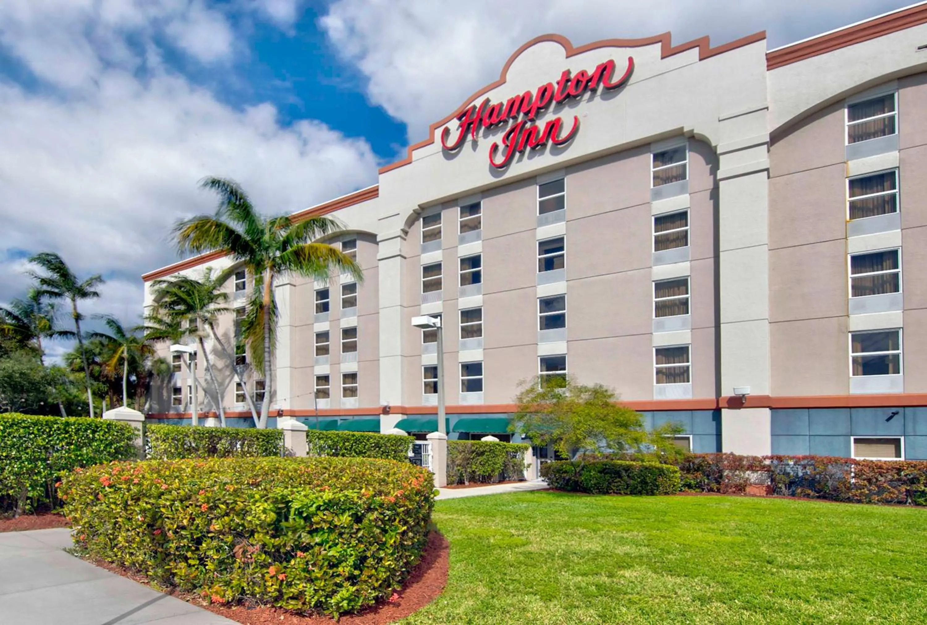 Property building in Hampton Inn Ft Lauderdale Airport North Cruise Port