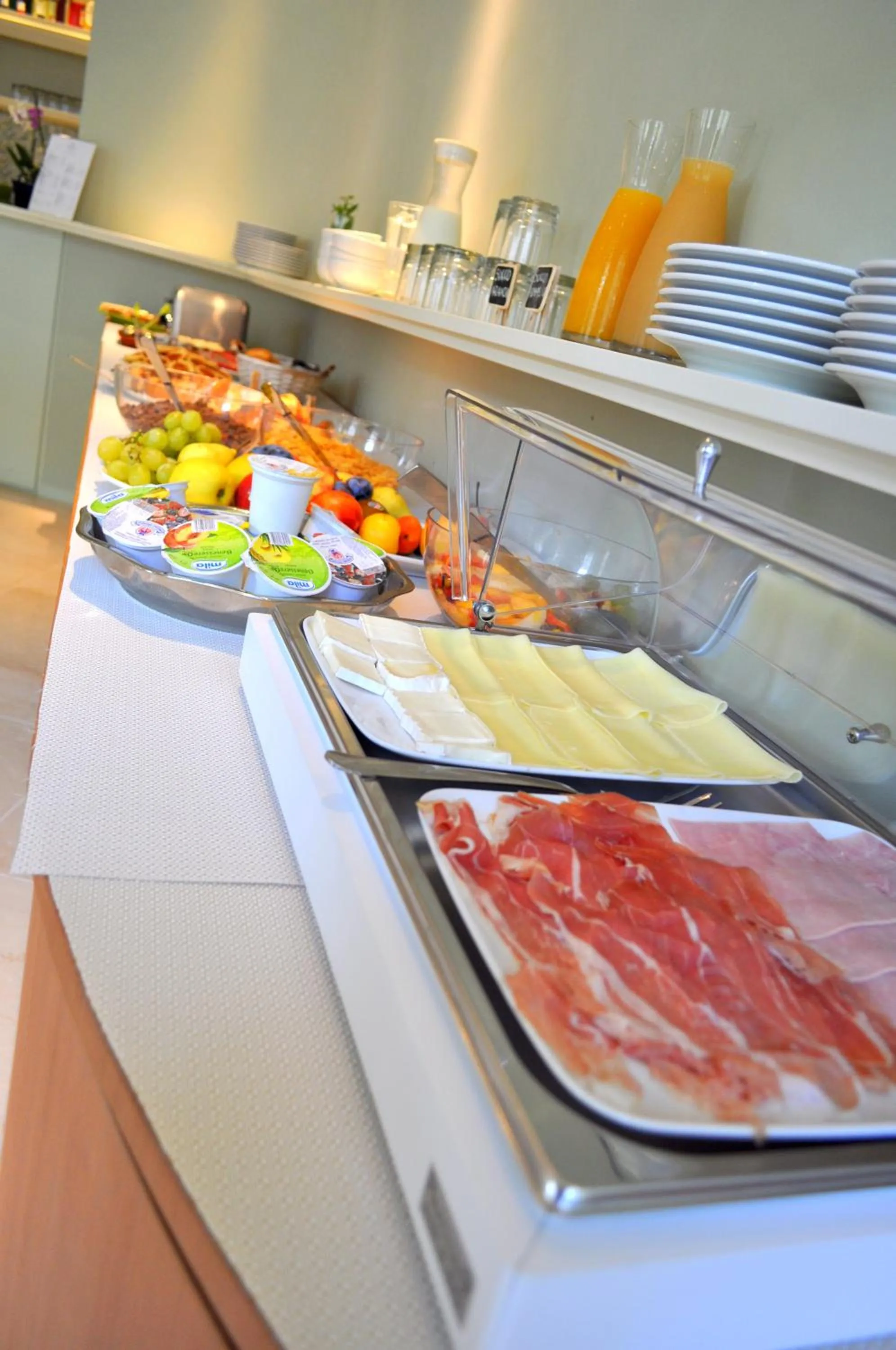 Food in Aromi Piccolo Hotel