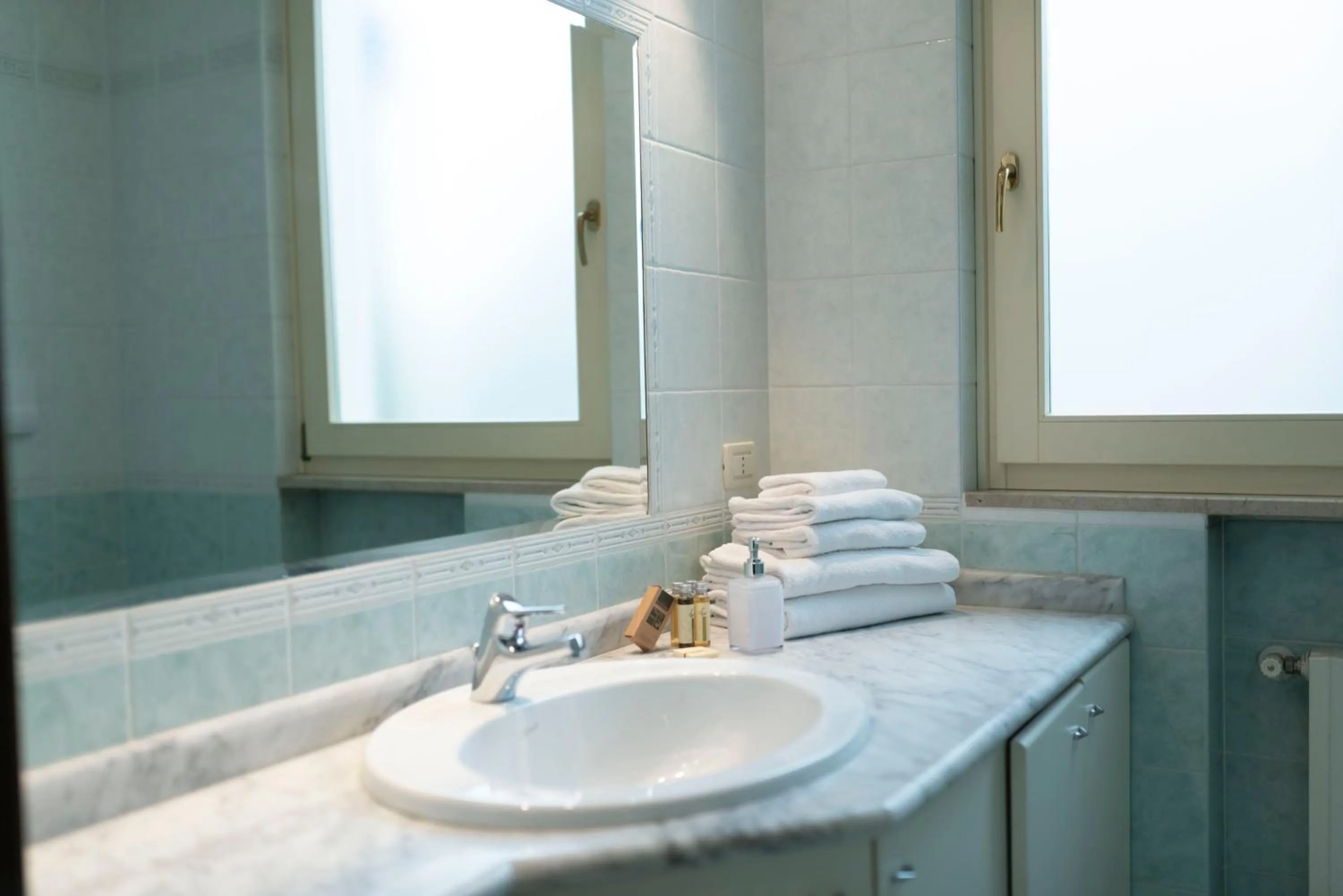Bathroom in Aromi Piccolo Hotel
