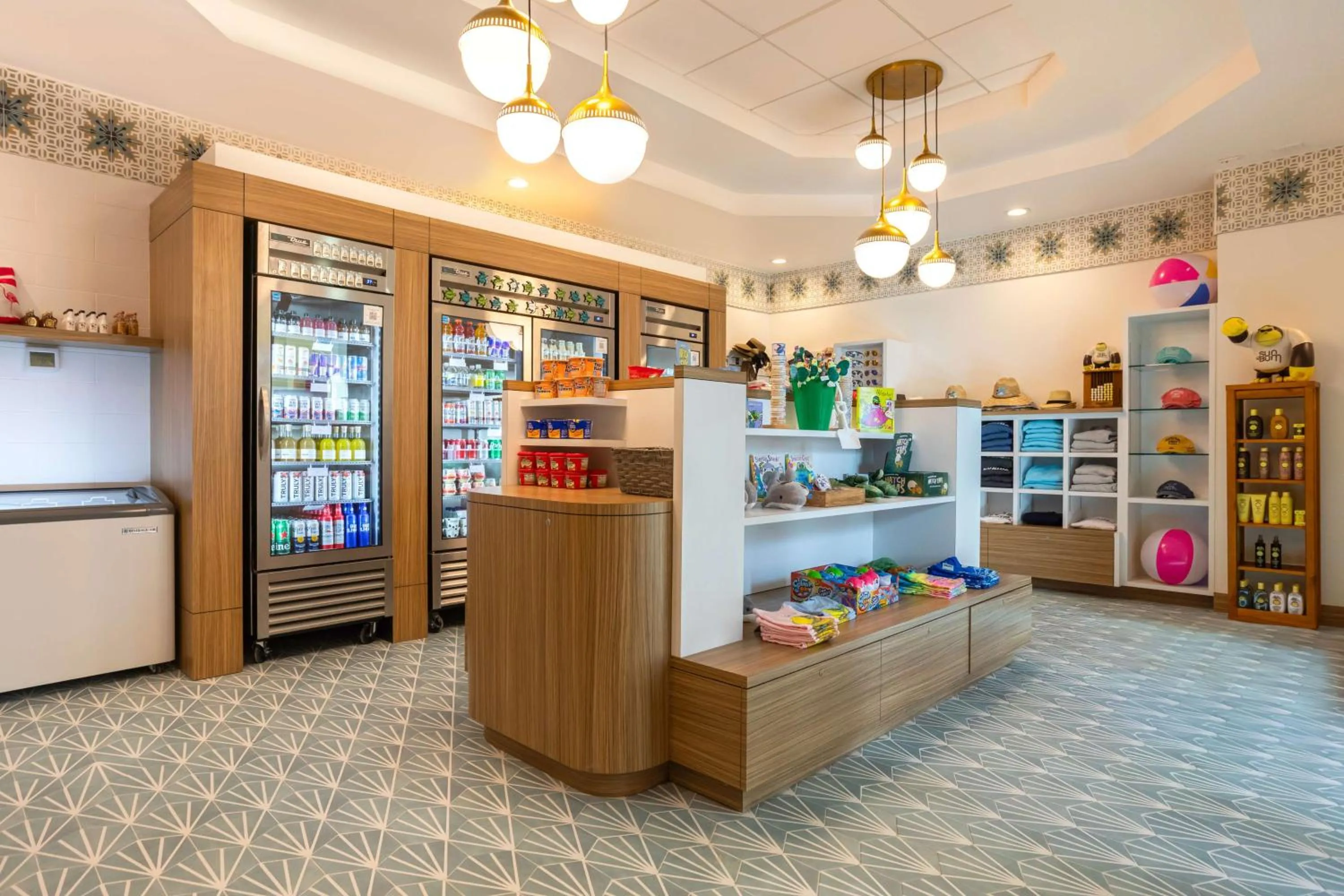 On-site shops in Embassy Suites by Hilton Deerfield Beach Resort & Spa