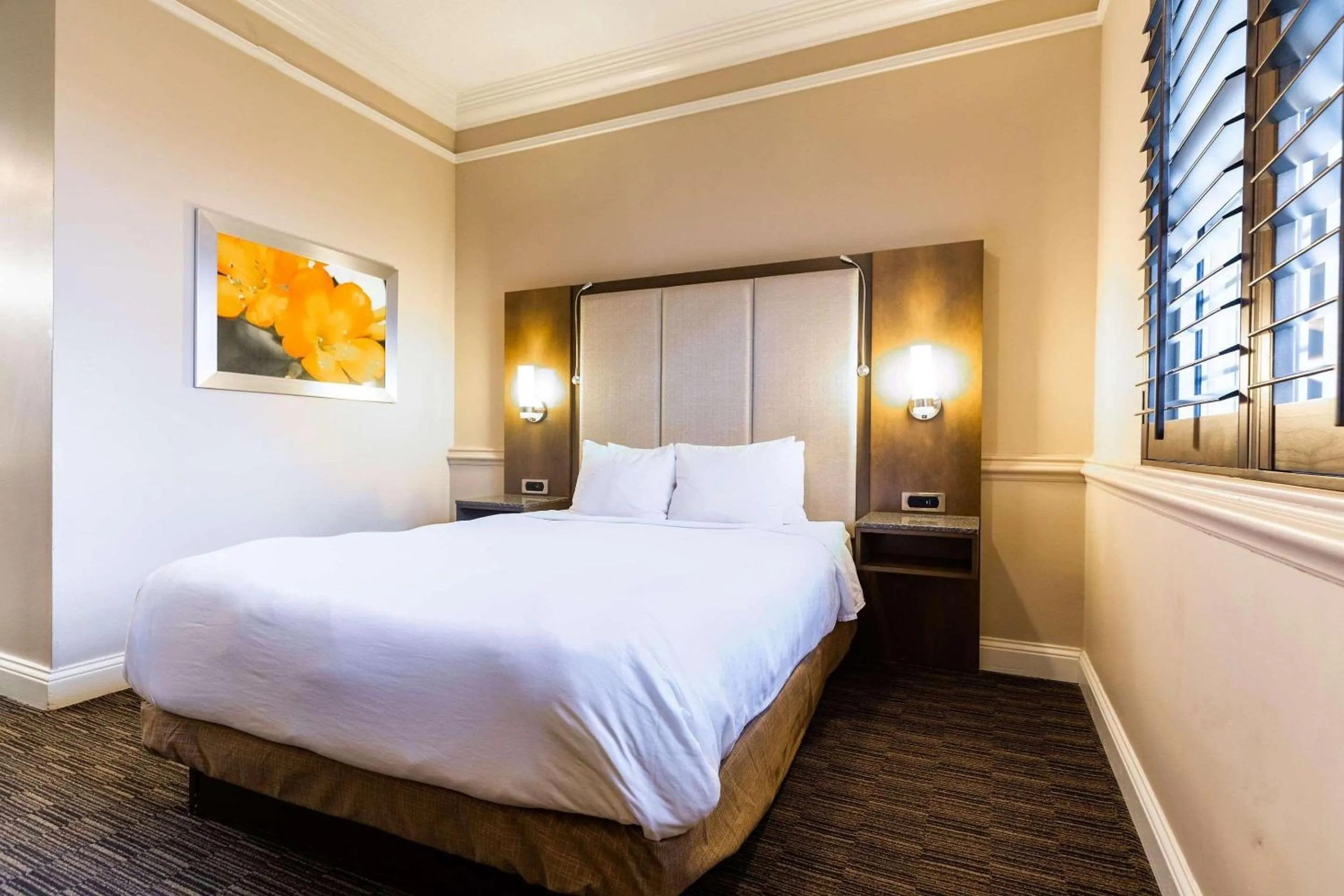 Bedroom, Bed in Radisson Resort at the Port