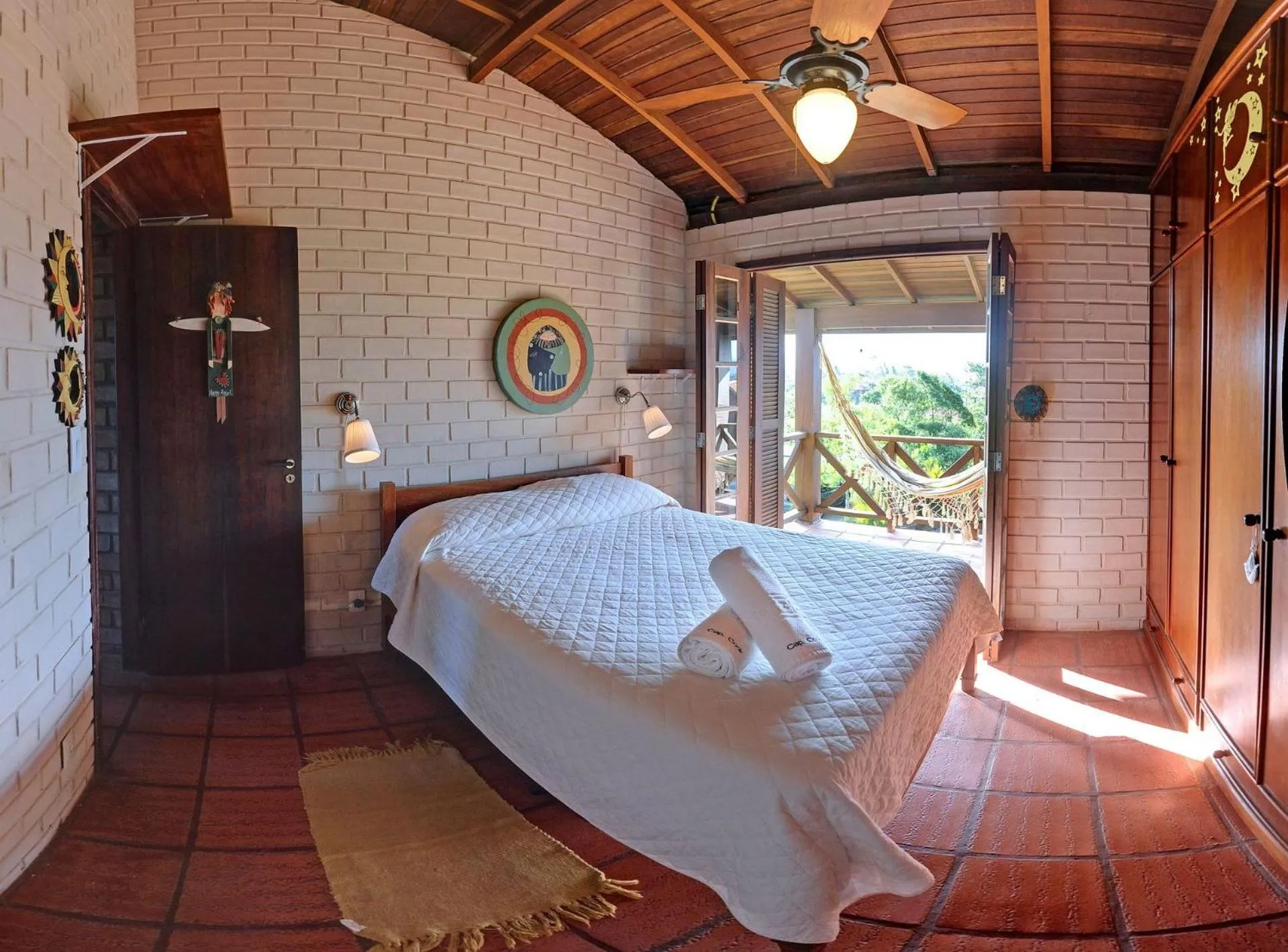 Balcony/Terrace, Bed in Pousada Capitão Cook, banheira, a 200 m do centro, amplo estacionamento, linda vista