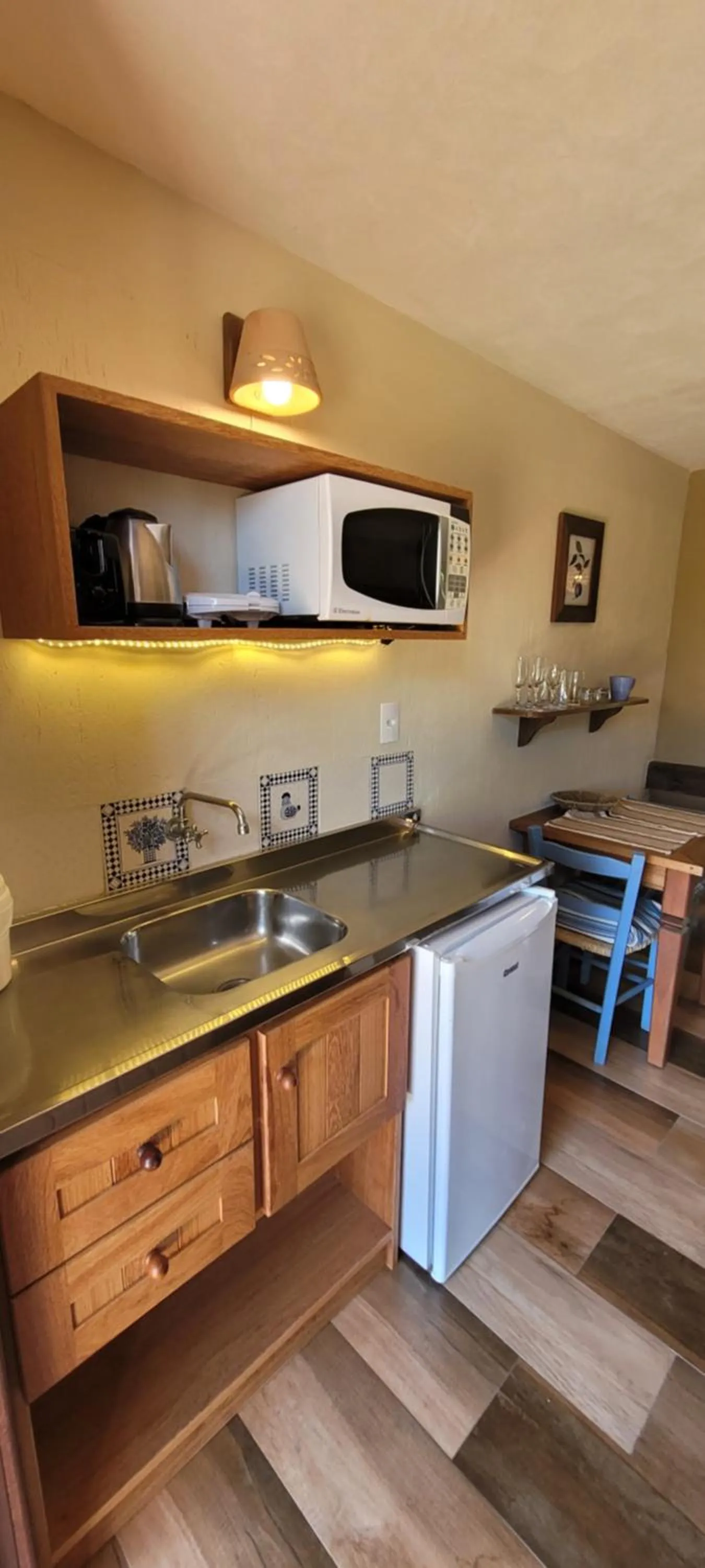 Kitchen or kitchenette in Pousada Capitão Cook, banheira, a 200 m do centro, amplo estacionamento, linda vista