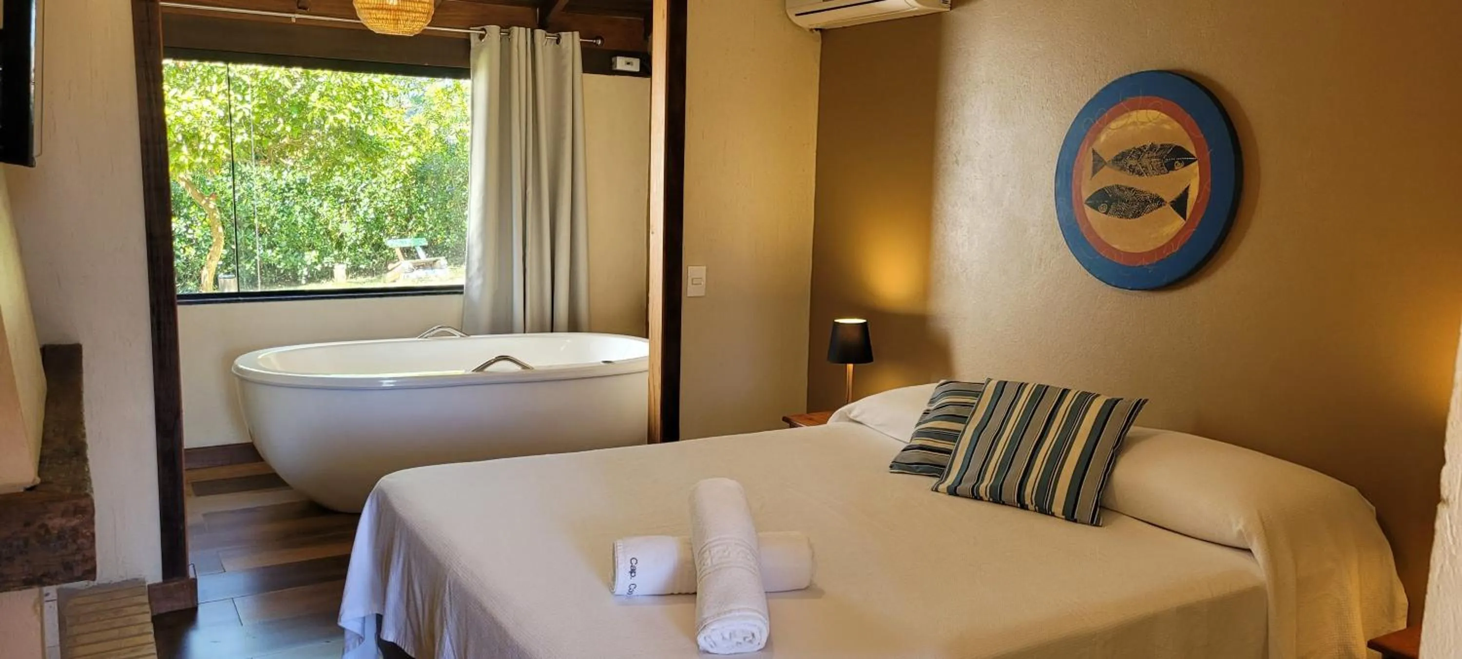 Bed in Pousada Capitão Cook, banheira, a 200 m do centro, amplo estacionamento, linda vista