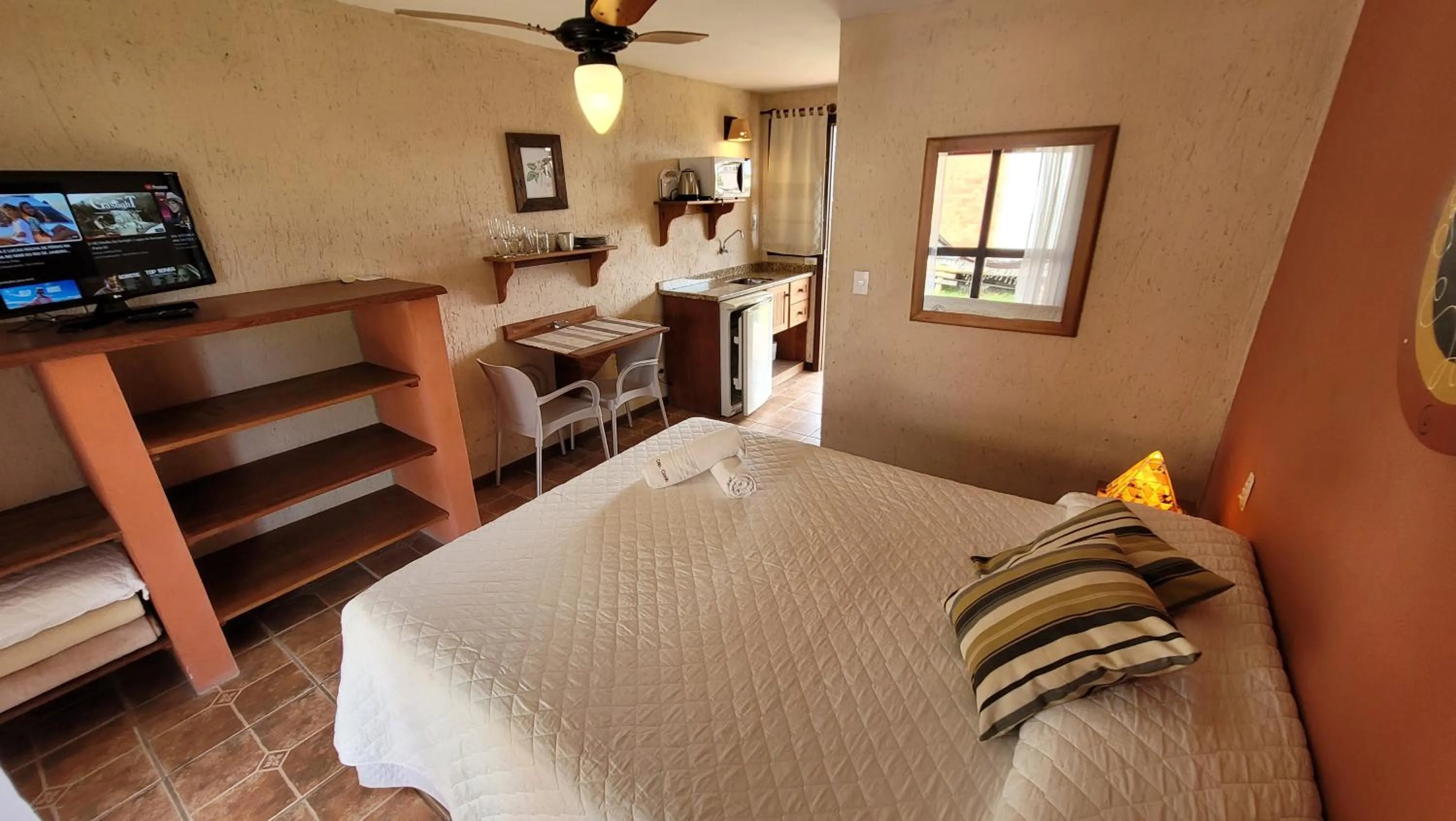 Bedroom, Bed in Pousada Capitão Cook, banheira, a 200 m do centro, amplo estacionamento, linda vista