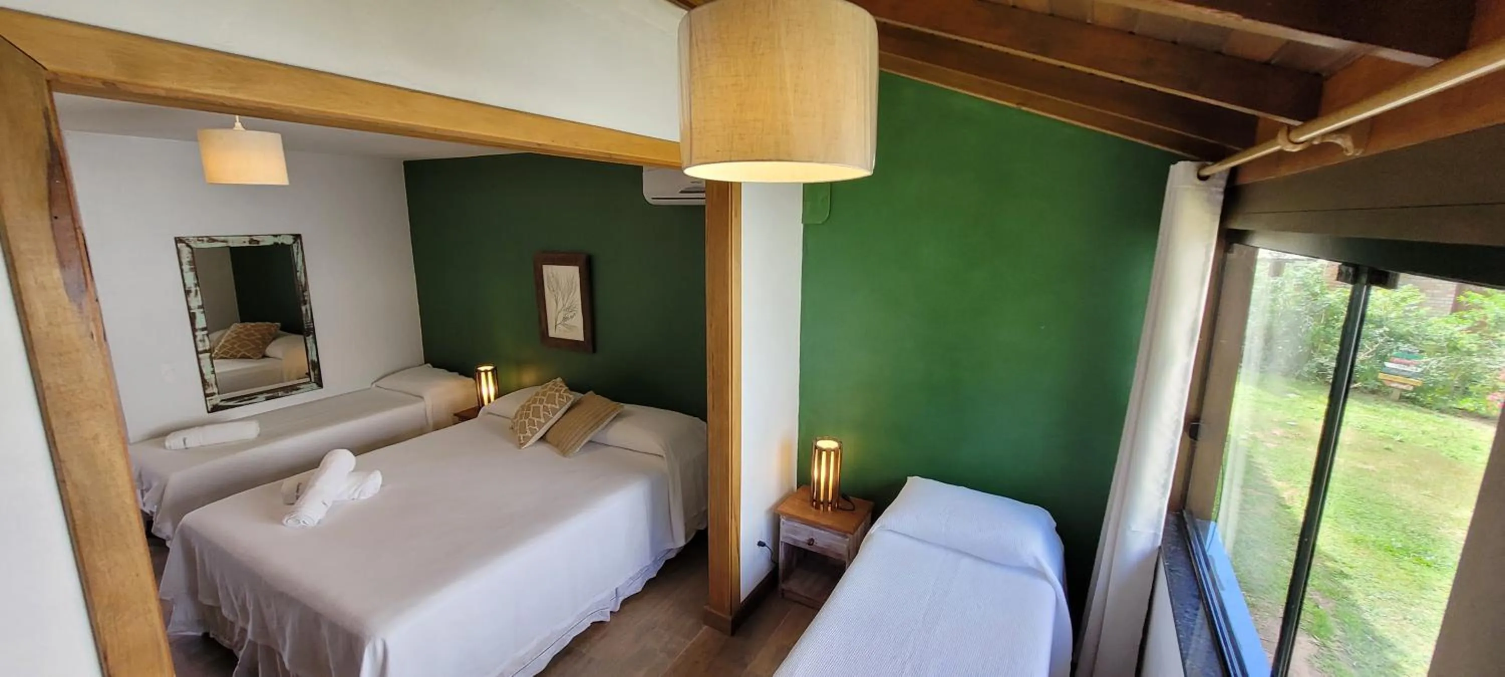 Photo of the whole room, Bed in Pousada Capitão Cook, banheira, a 200 m do centro, amplo estacionamento, linda vista