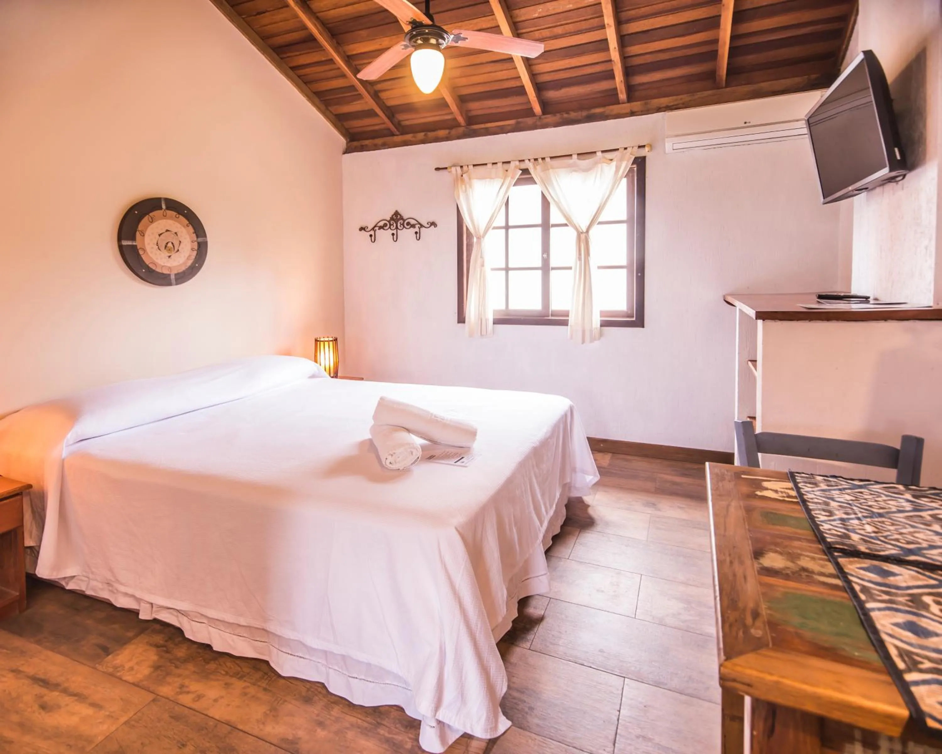 Bedroom, Bed in Pousada Capitão Cook, banheira, a 200 m do centro, amplo estacionamento, linda vista