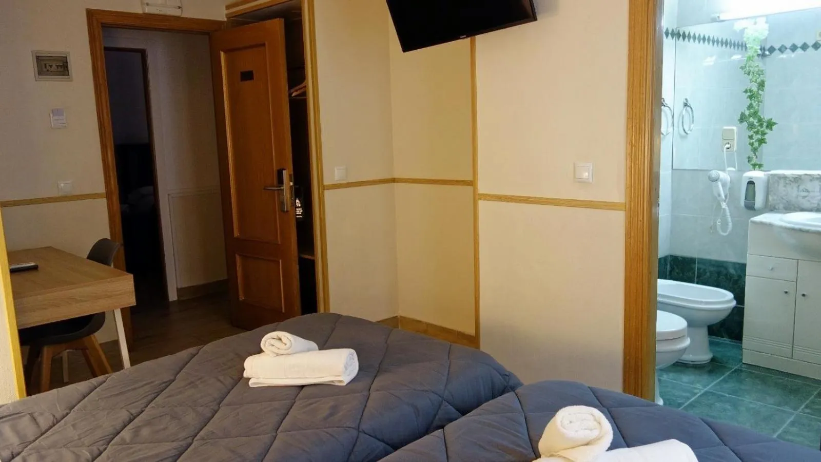 Bed in Trípolis Toledo