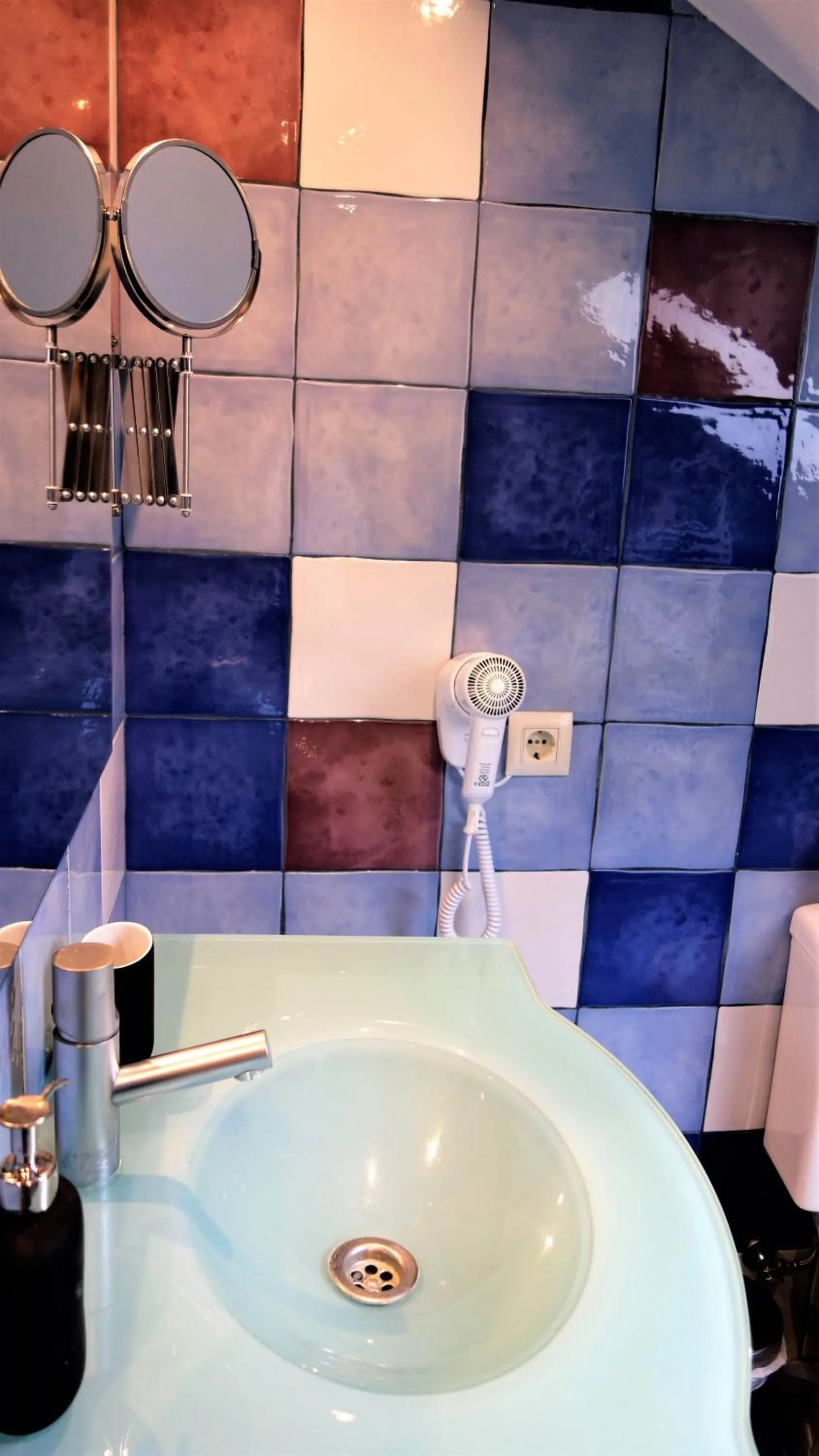 Shower in Trípolis Toledo