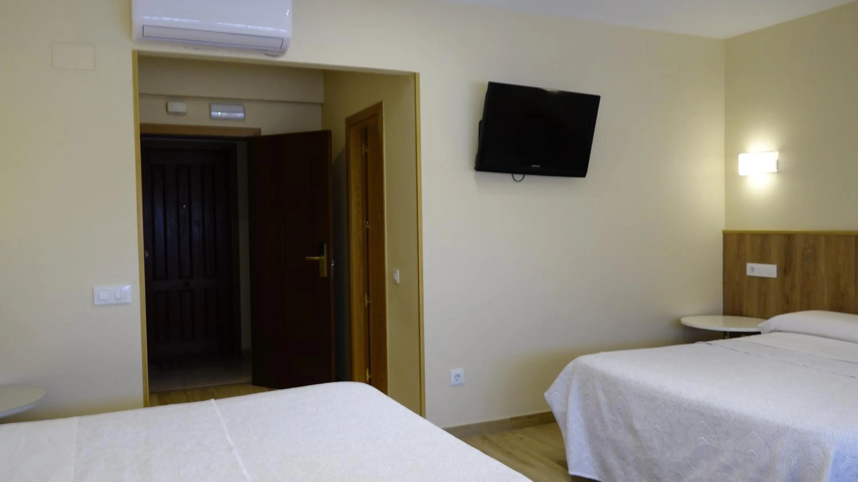 Bed in Trípolis Toledo