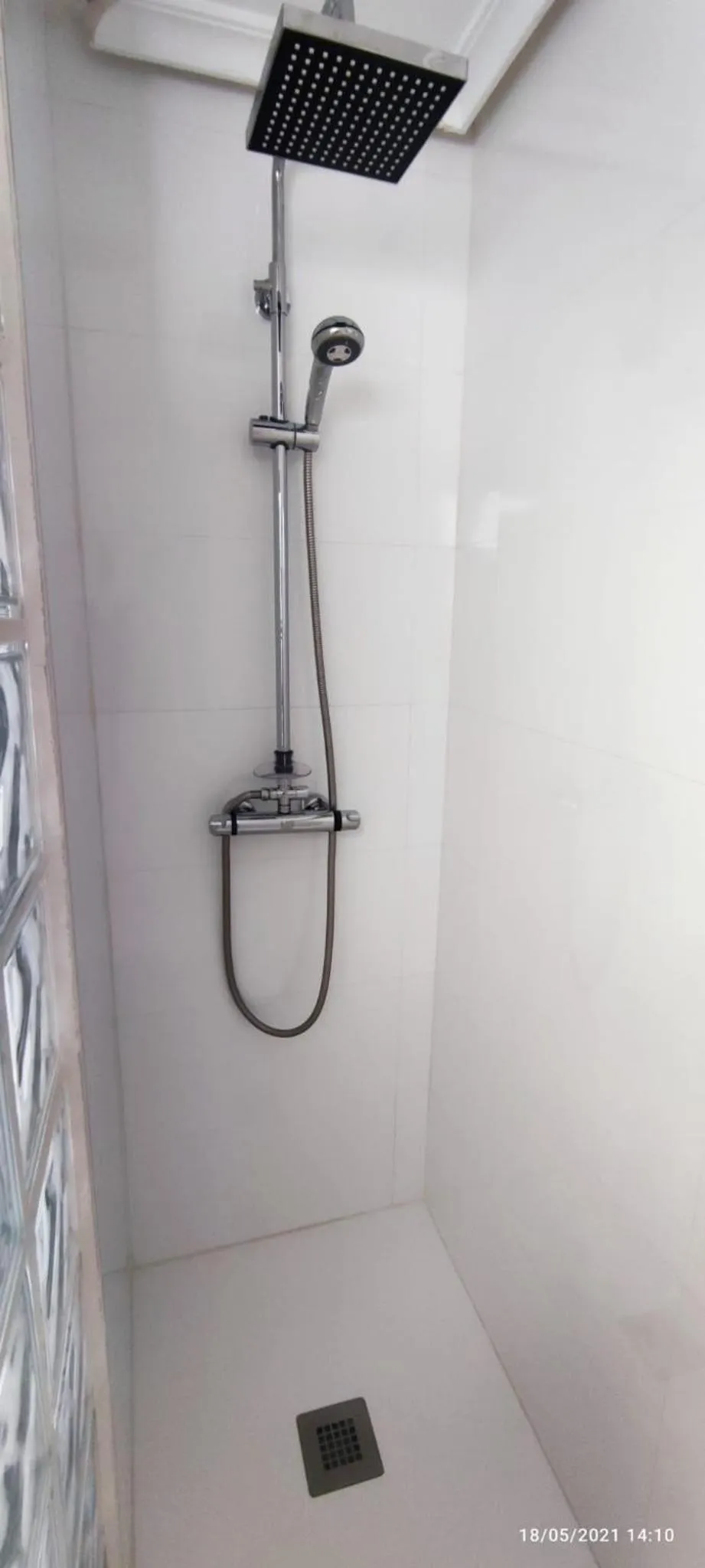 Shower in Trípolis Toledo