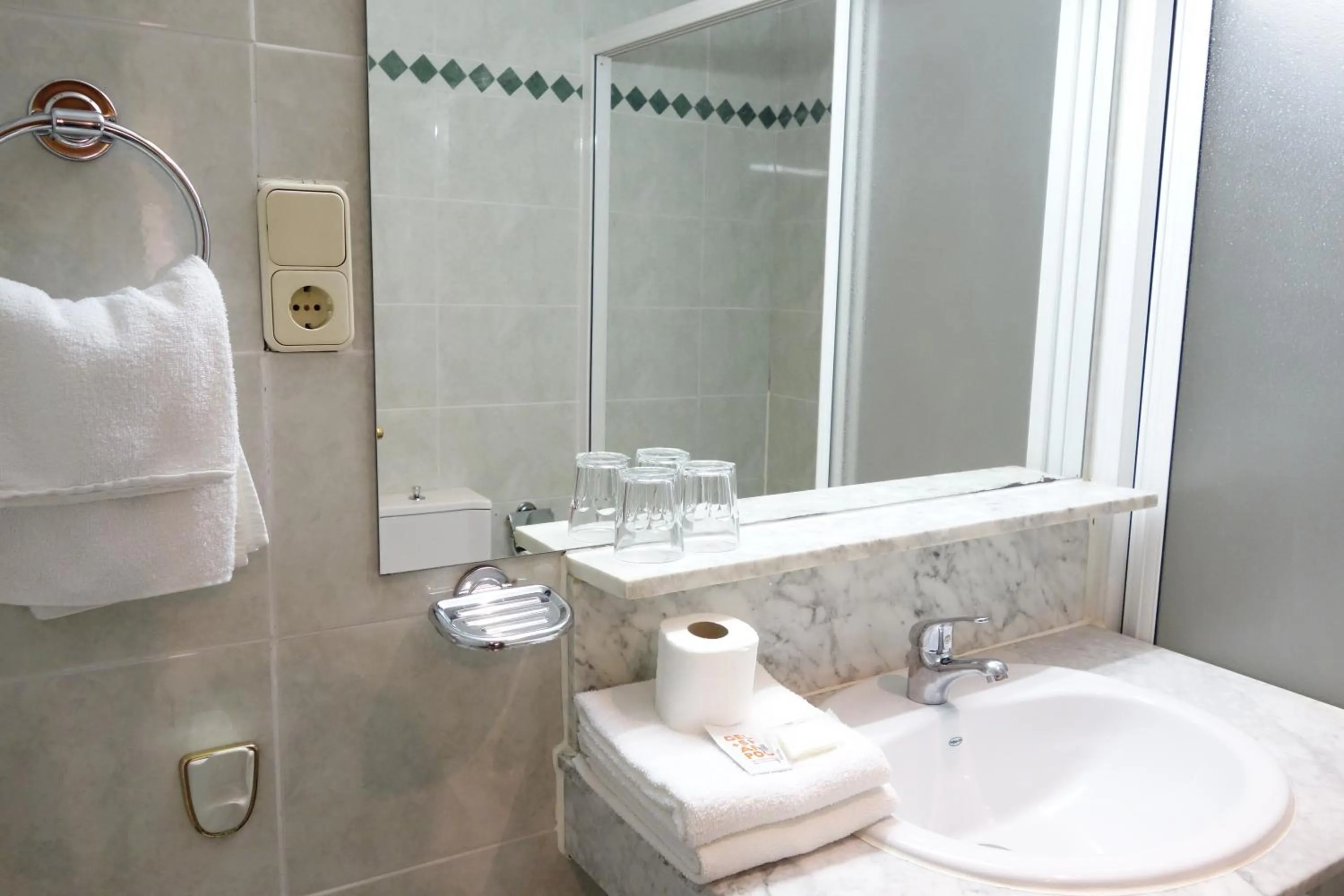 Toilet in Trípolis Toledo