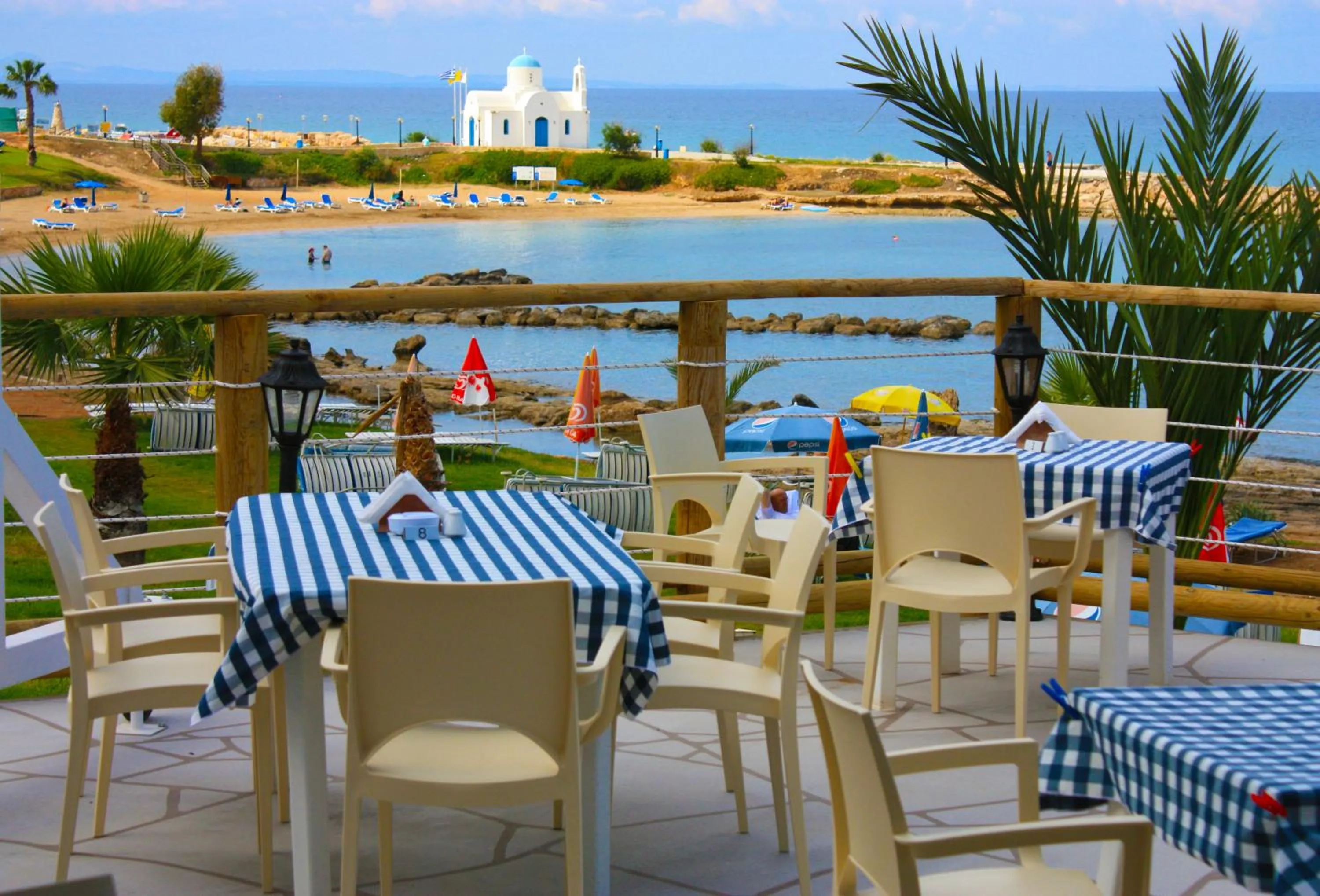 Restaurant/places to eat in MyroAndrou Beach Hotel Apartments