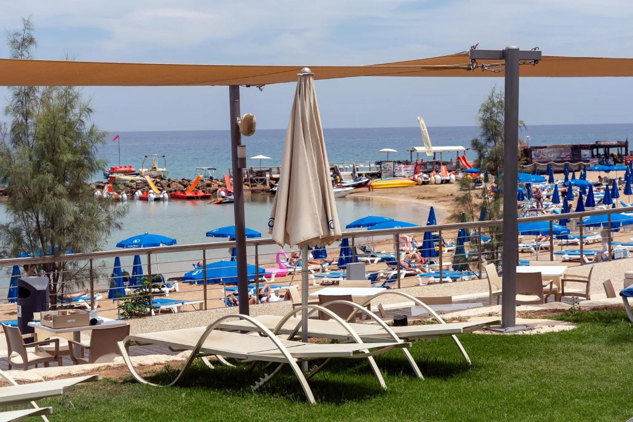 Garden in MyroAndrou Beach Hotel Apartments