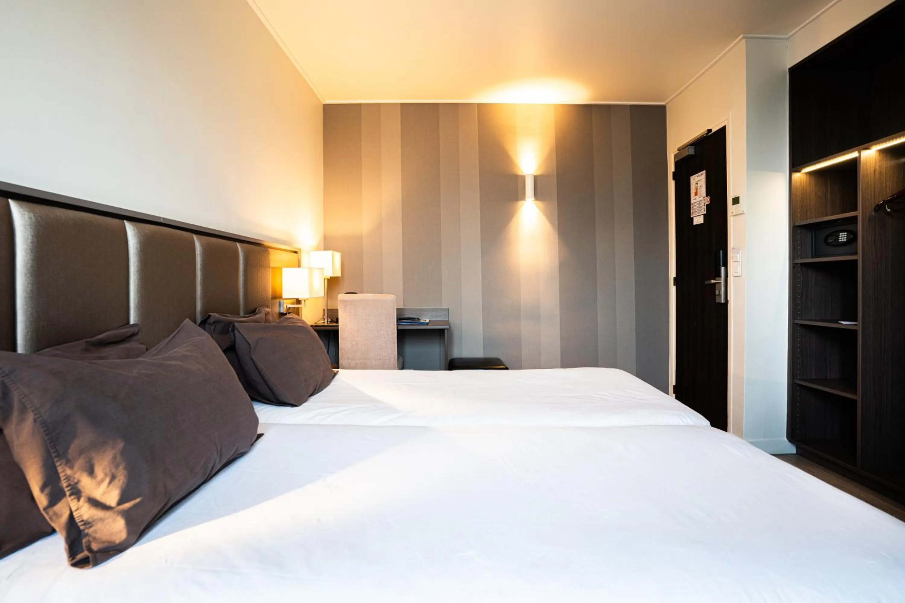 Bedroom, Bed in Hotel de Flore - Montmartre