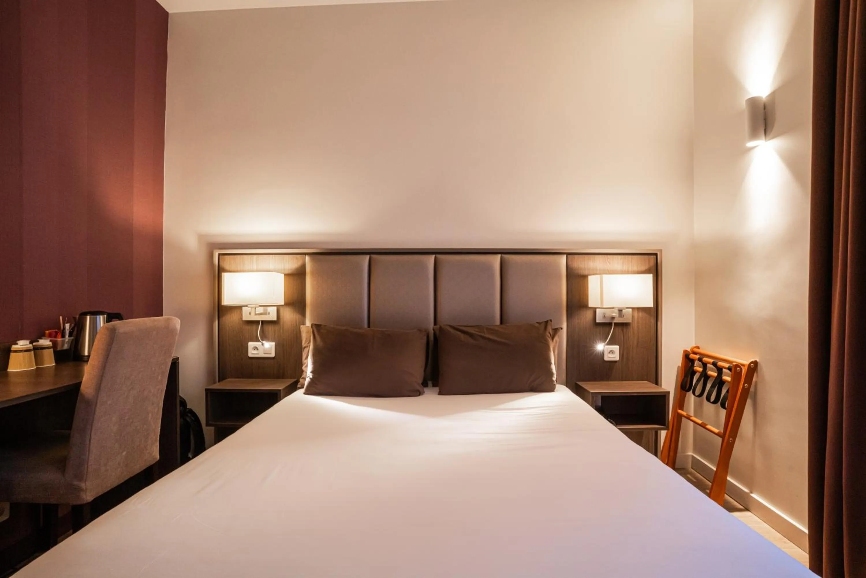 Bed in Hotel de Flore - Montmartre