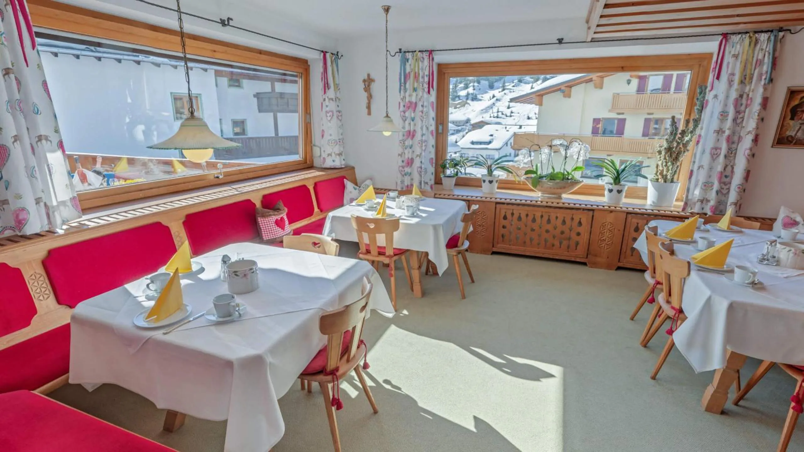 Restaurant/places to eat in Haus Schrofenstein