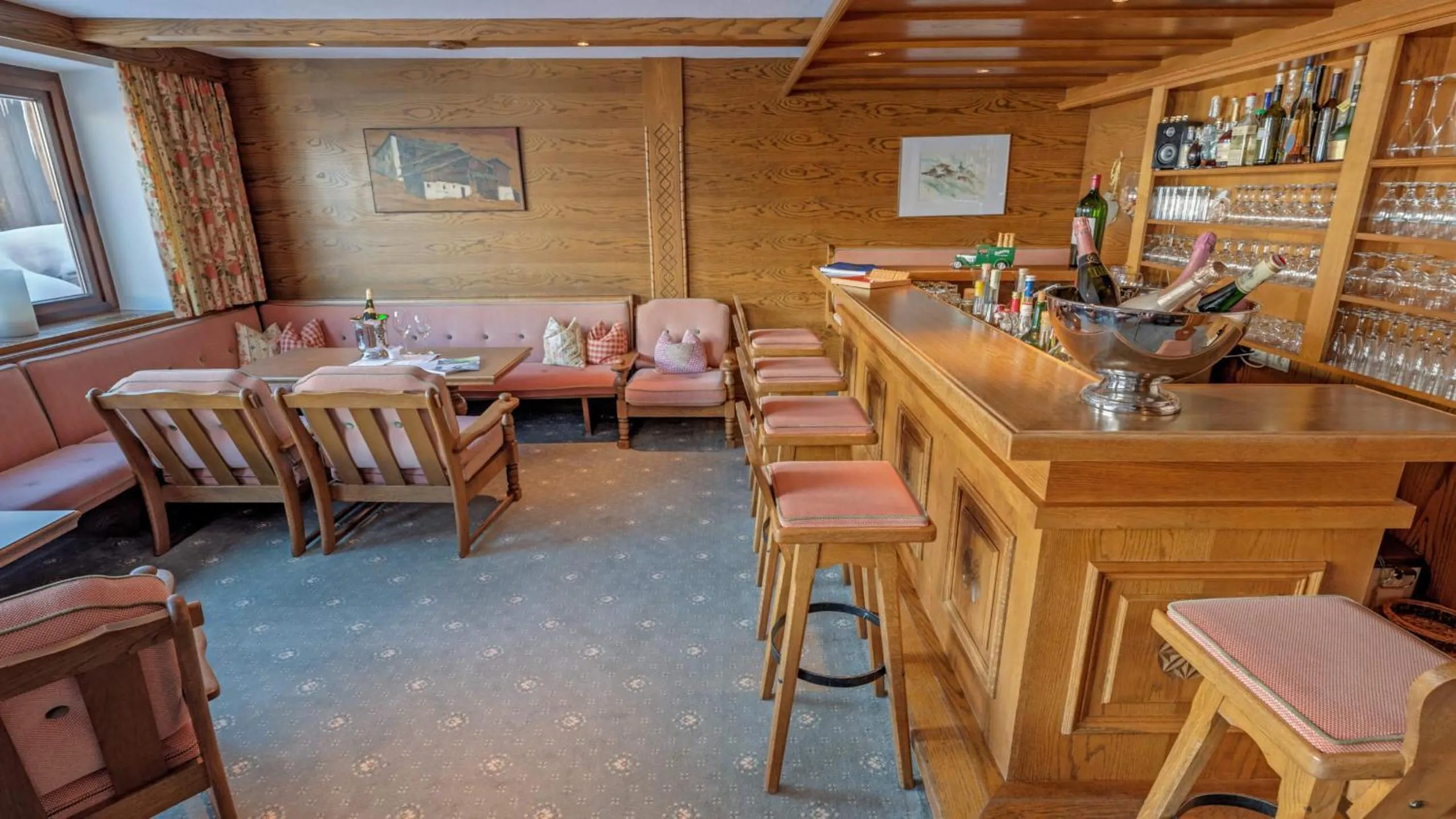 Communal lounge/ TV room in Haus Schrofenstein