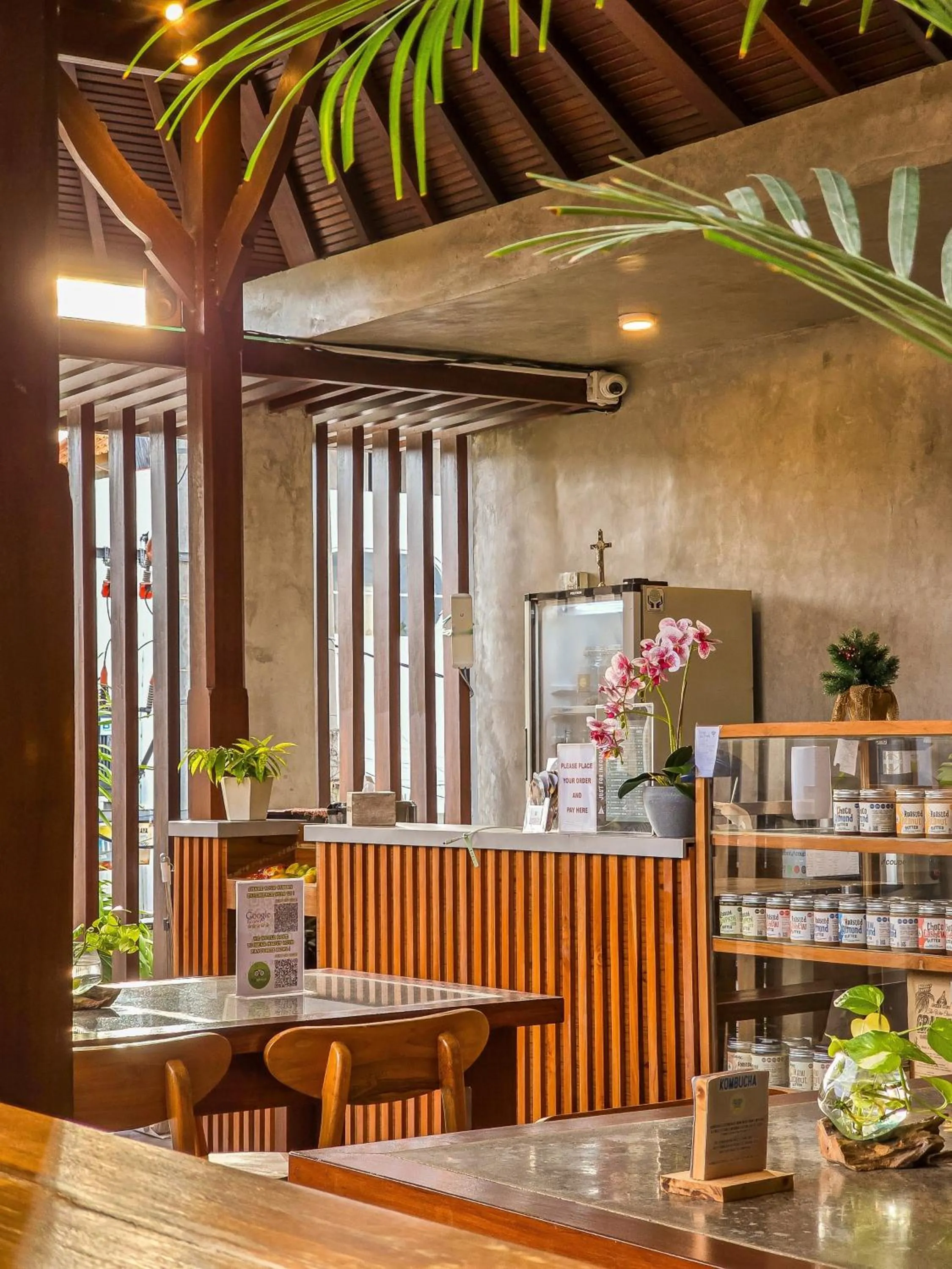 Restaurant/places to eat in Perissos Echo Beach